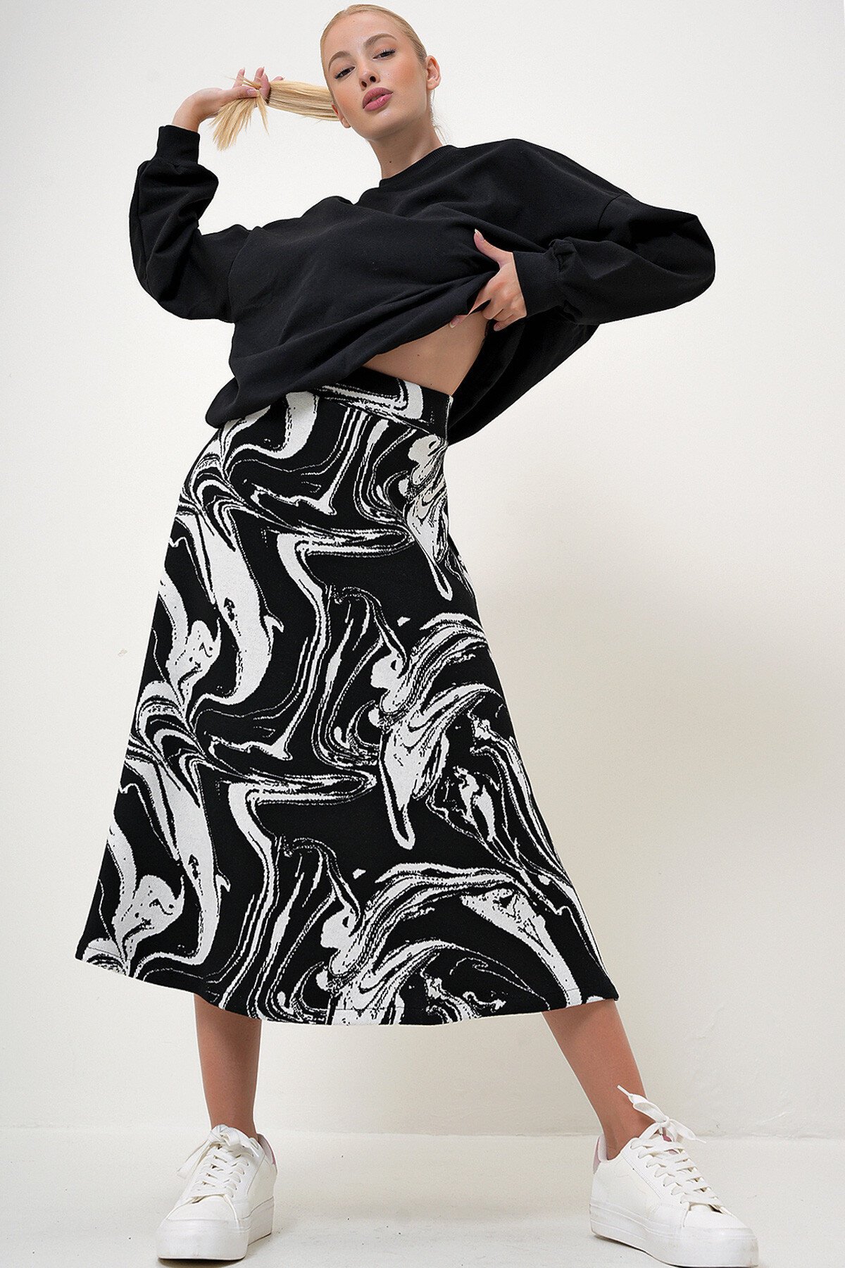 Siyah Yüksek Bel Beli Lastikli A Form Uzun Etek