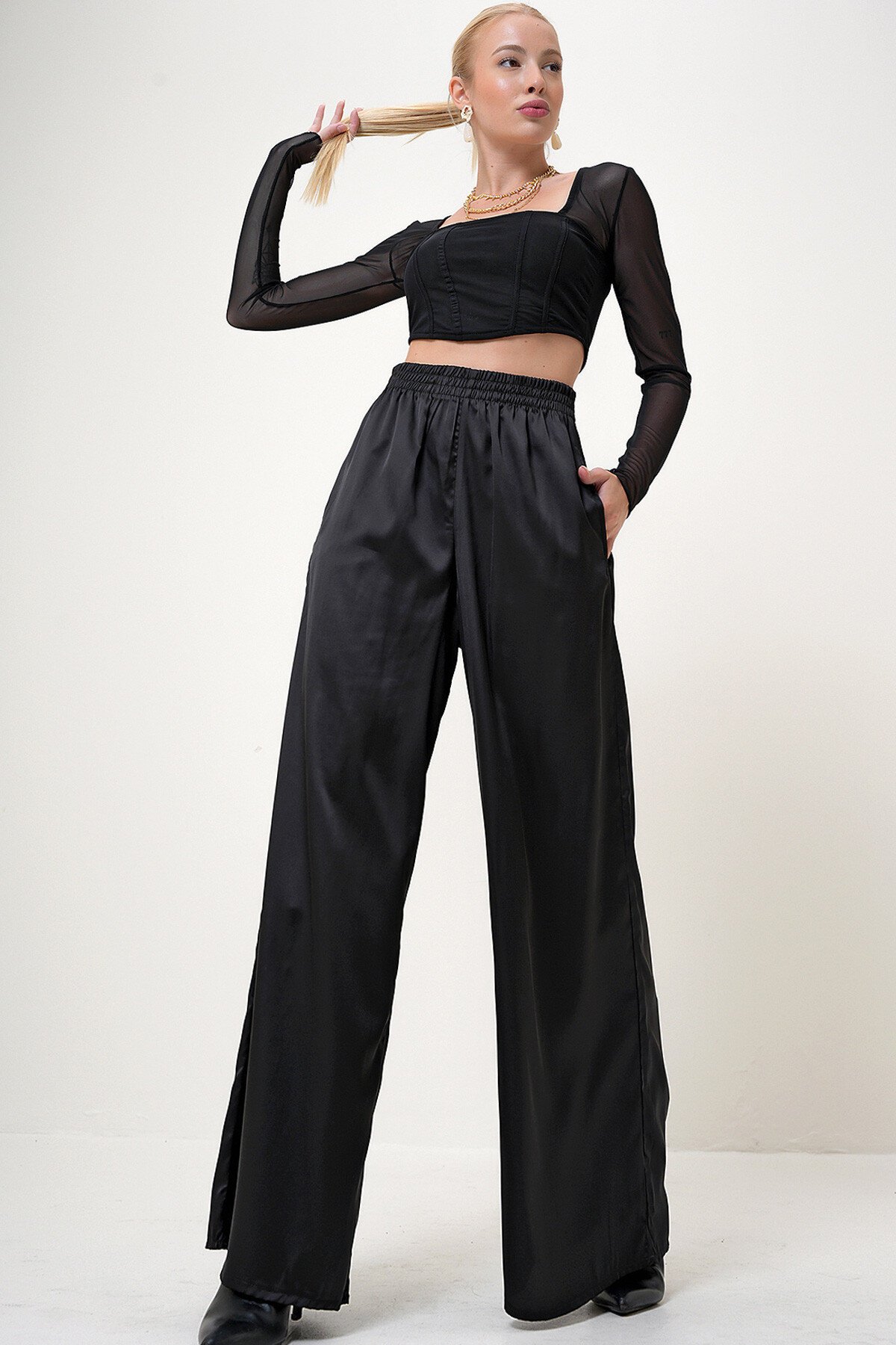 Siyah Yüksek Bel Beli Lastikli Çift Cepli Saten Palazzo Pantolon
