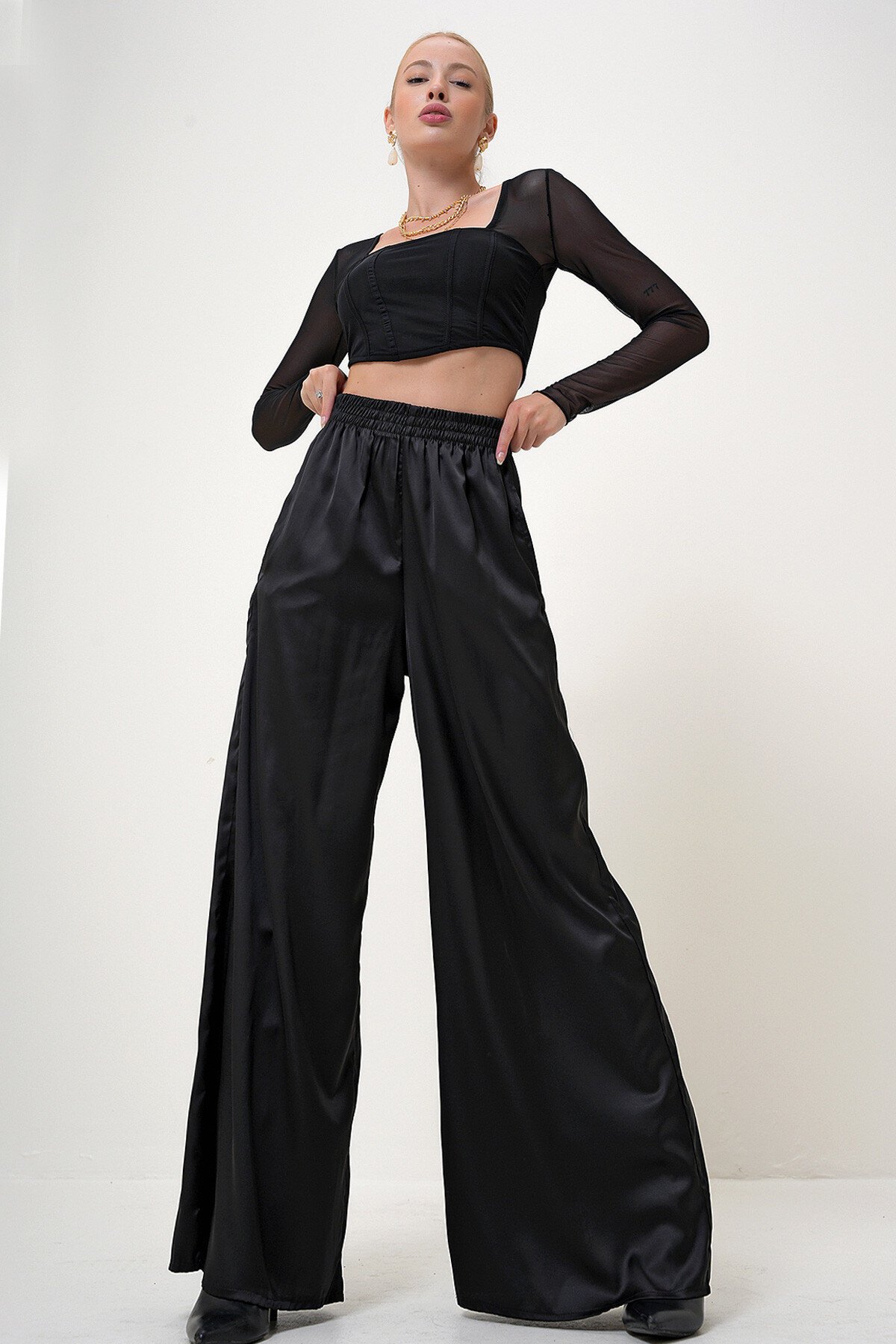Siyah Yüksek Bel Beli Lastikli Çift Cepli Saten Palazzo Pantolon