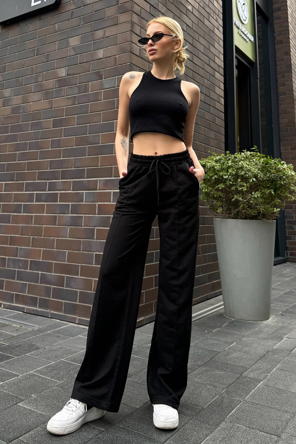 Siyah Yüksek Bel Önü Çimalı Bol Paça Çift Cepli Eşofman Altı