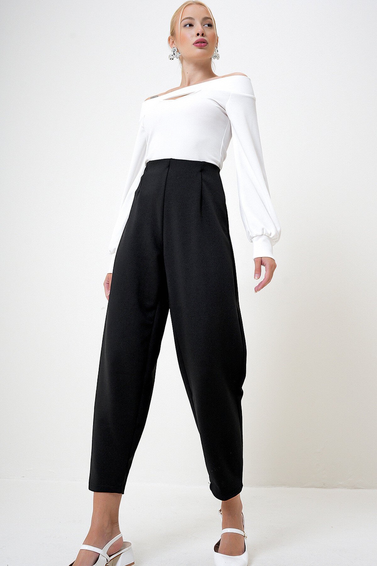 Siyah Yüksek Bel Pensli Dökümlü Krep Örme Pantolon