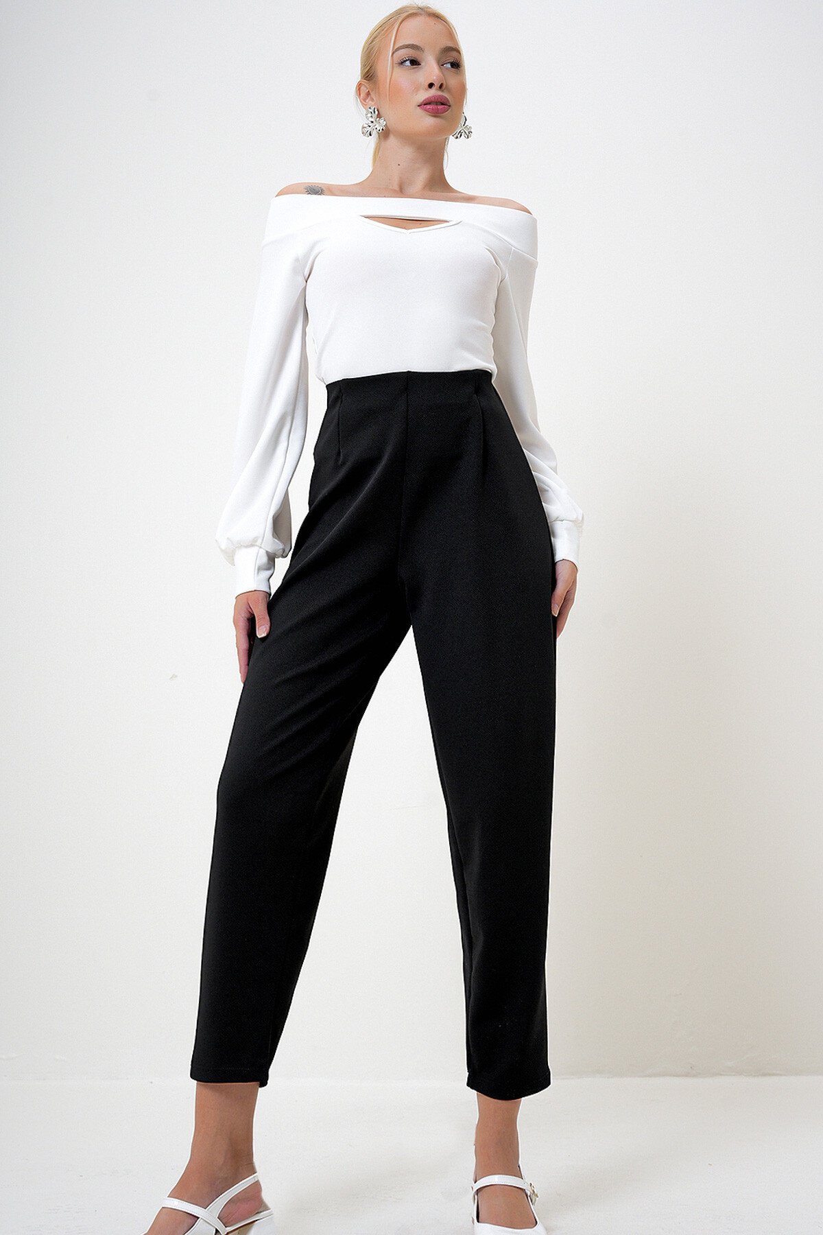 Siyah Yüksek Bel Pensli Dökümlü Krep Örme Pantolon