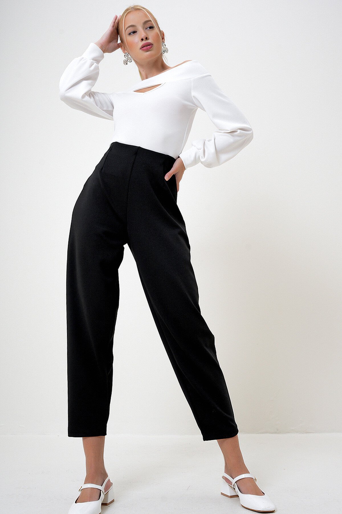 Siyah Yüksek Bel Pensli Dökümlü Krep Örme Pantolon