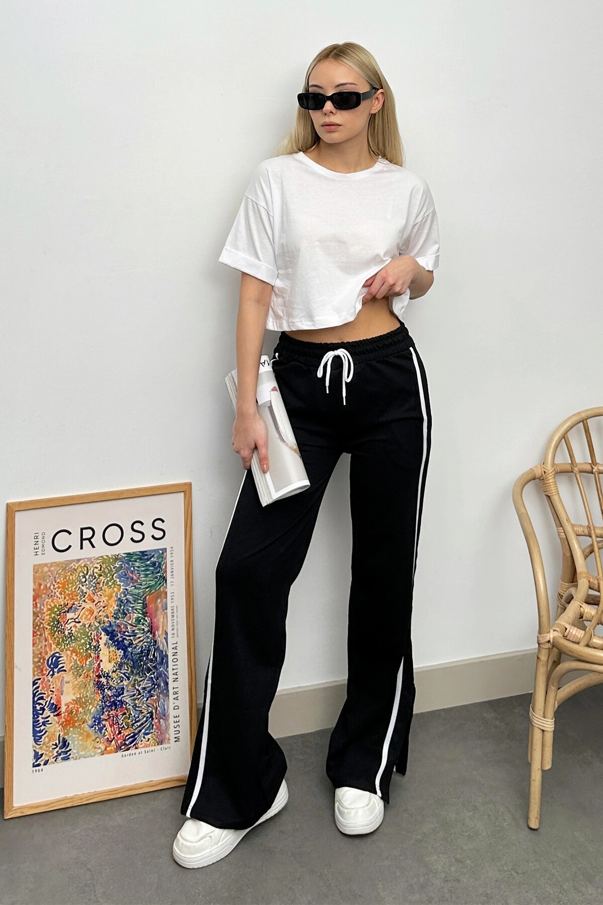 Siyah Yüksek Bel Yanı Şeritli Yırtmaçlı Eşofman Altı