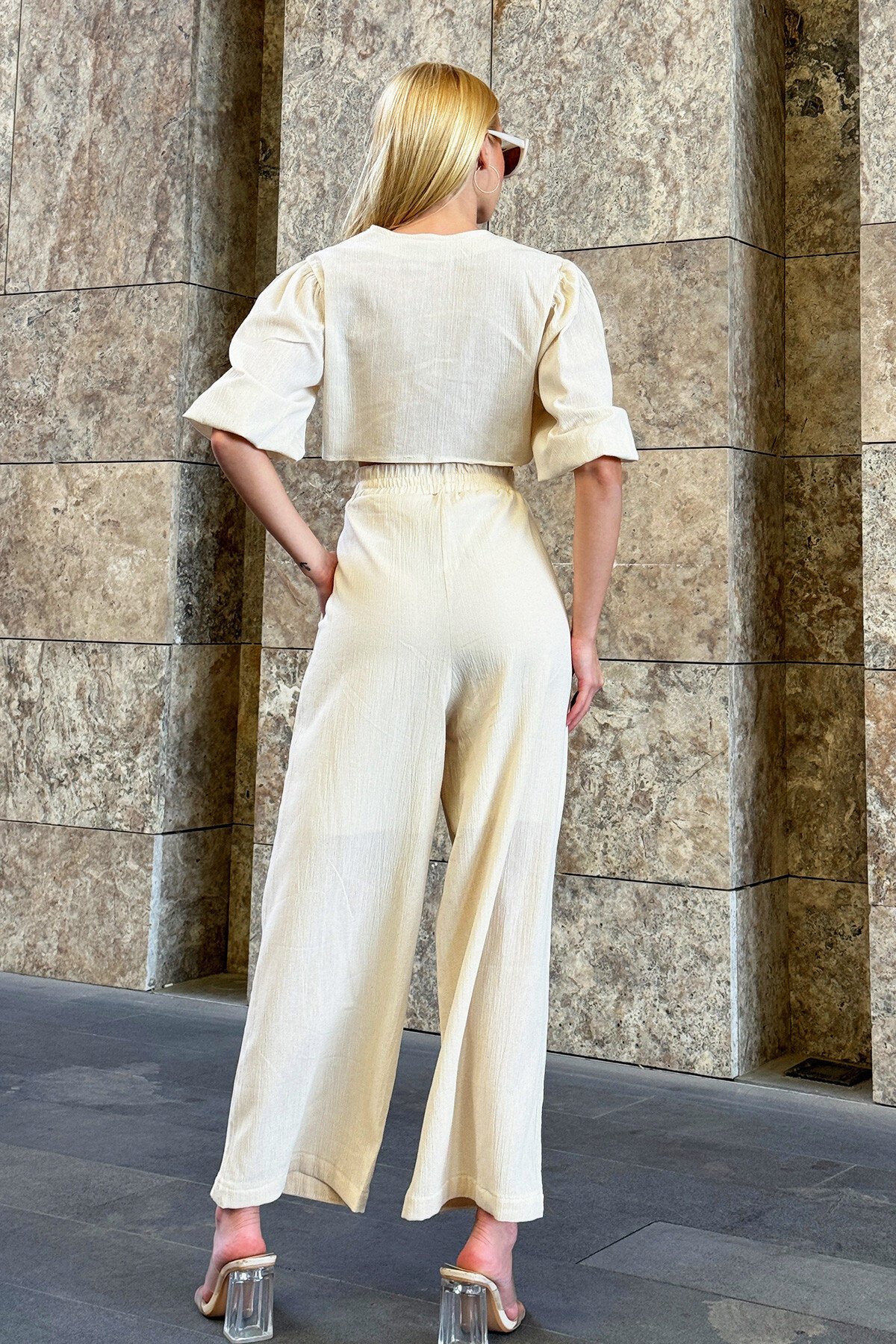 Taş Düğmeli Ve Bağlamalı Bluz Çift Cepli Pantolon Keten İkili Takım