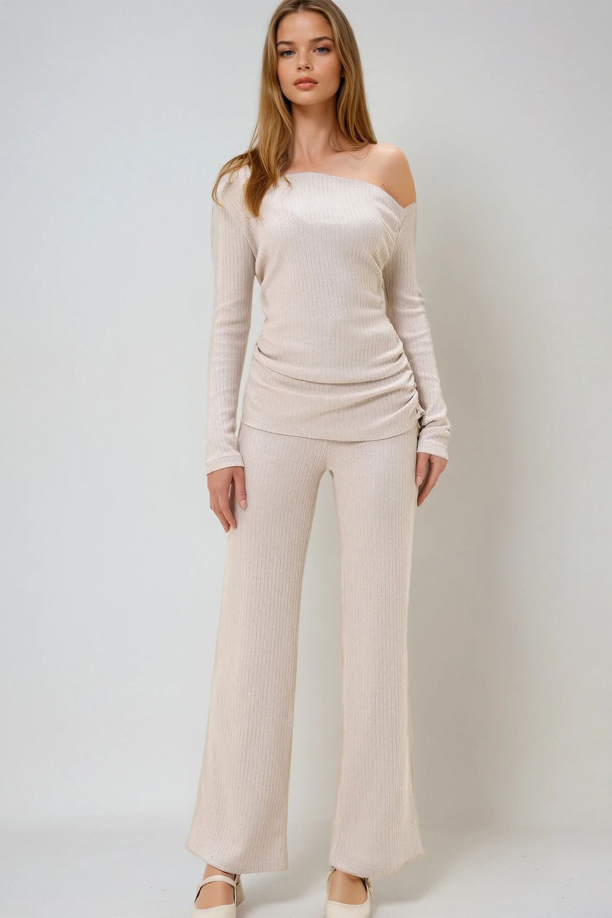 Taş Kayık Yaka Yanları Drapeli İnterlok Kumaş Bluz Ve Pantolon Takım