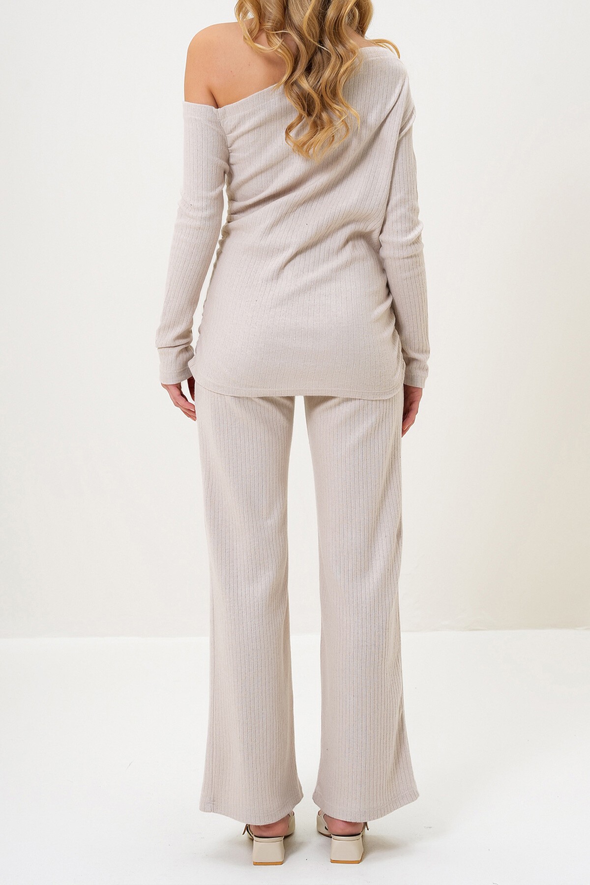 Taş Kayık Yaka Yanları Drapeli İnterlok Kumaş Bluz Ve Pantolon Takım