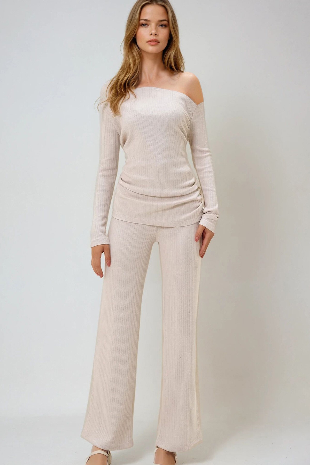 Taş Kayık Yaka Yanları Drapeli İnterlok Kumaş Bluz Ve Pantolon Takım