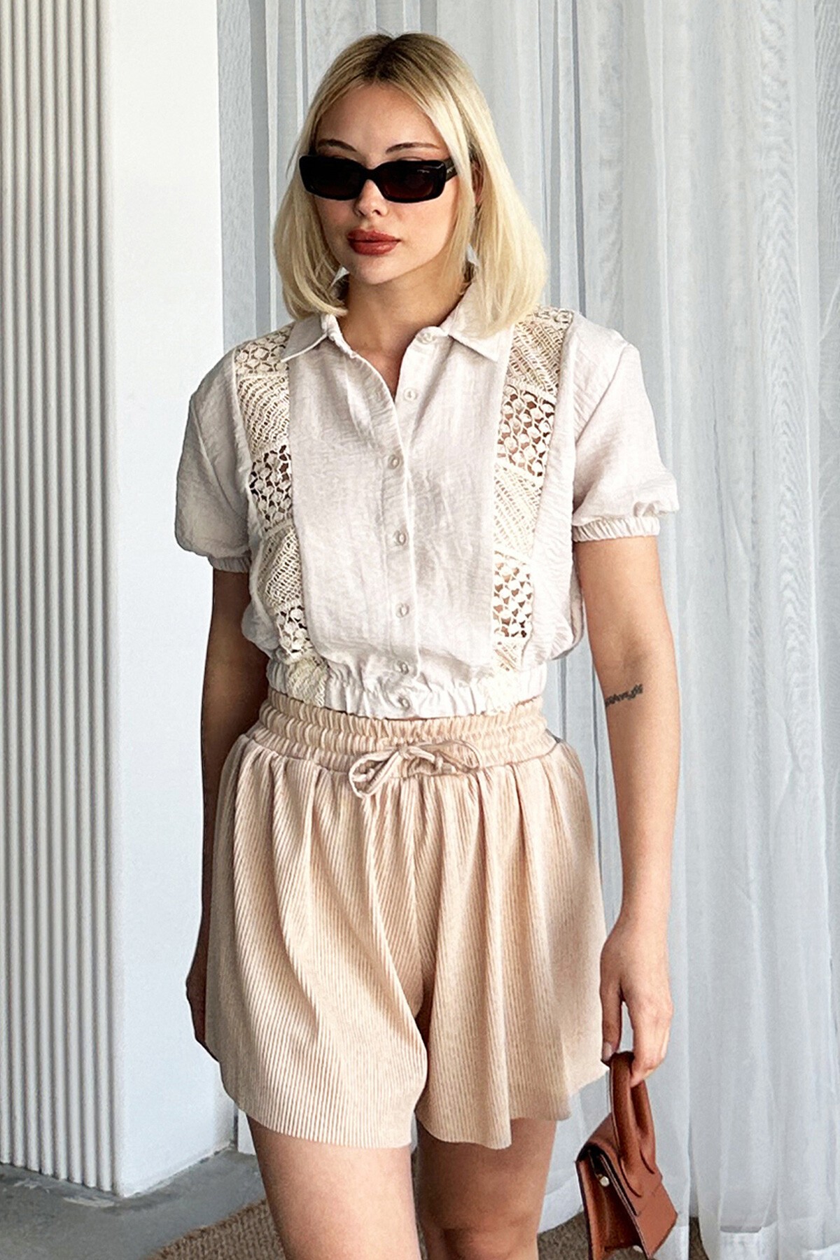 Taş Kroşeta Detaylı Keten Crop Gömlek