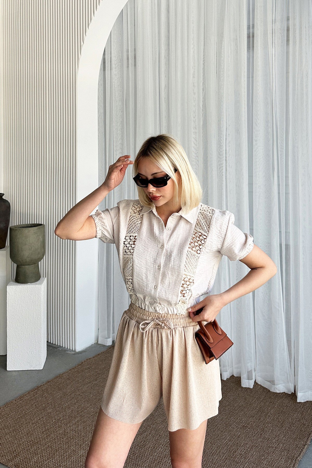 Taş Kroşeta Detaylı Keten Crop Gömlek