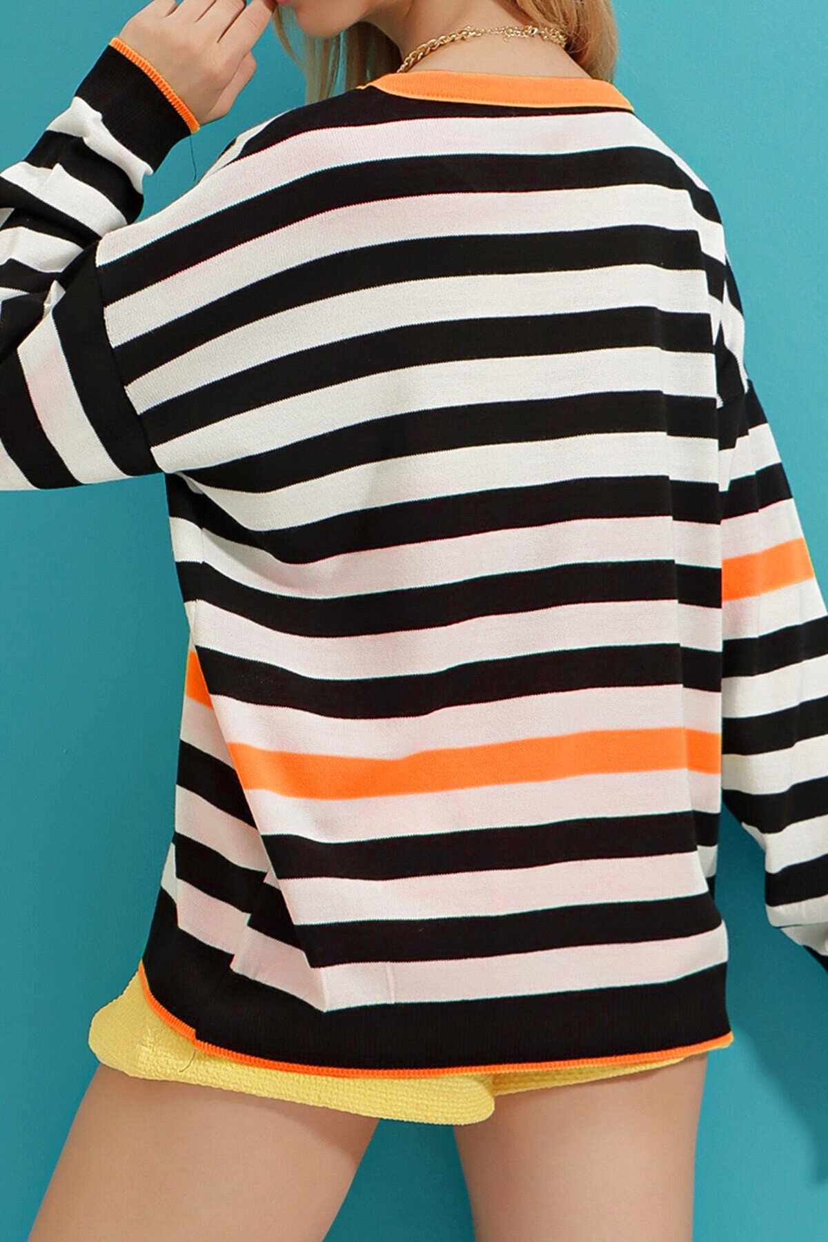 Turuncu Bisiklet Yaka Çizgili Oversize Triko Bluz
