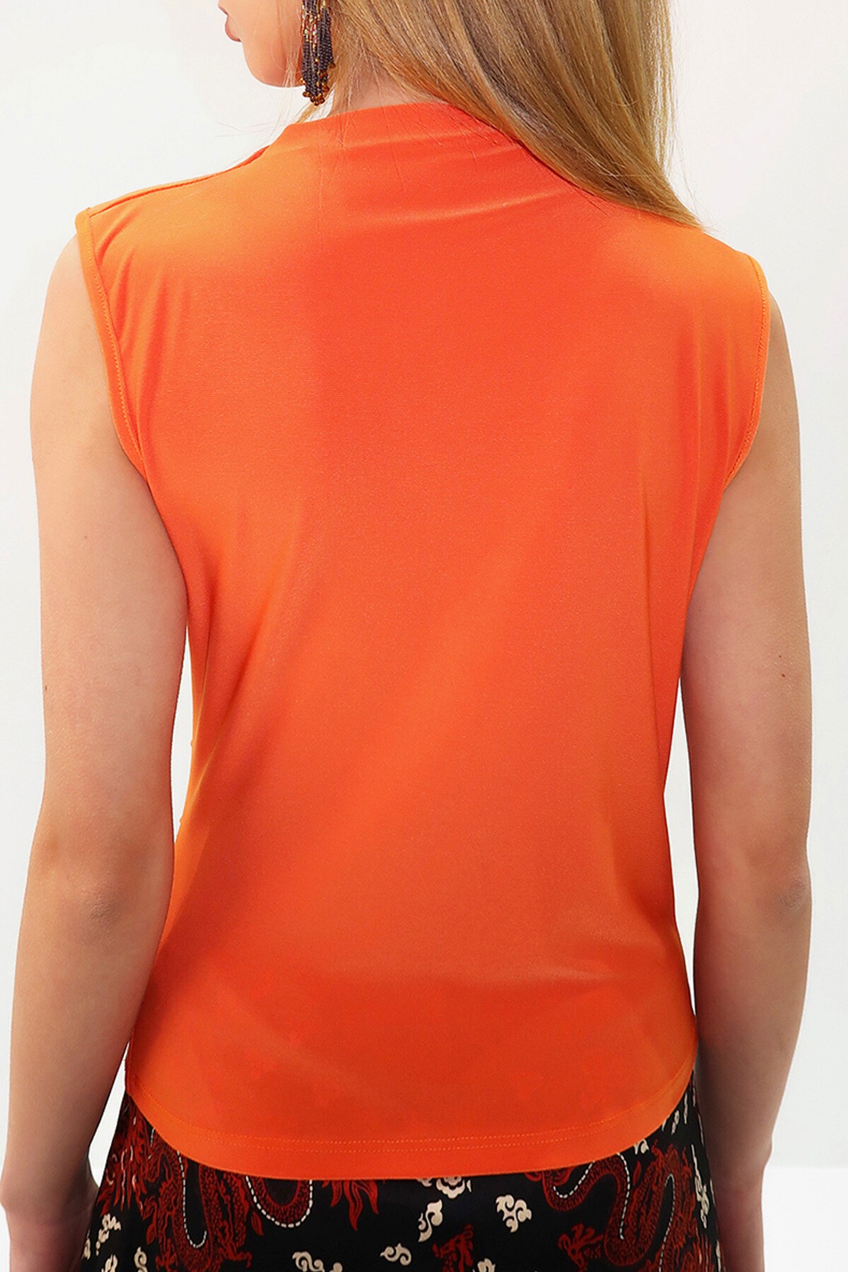 Turuncu Dik Yaka Omuz Drapeli Kolsuz Sandy Bluz