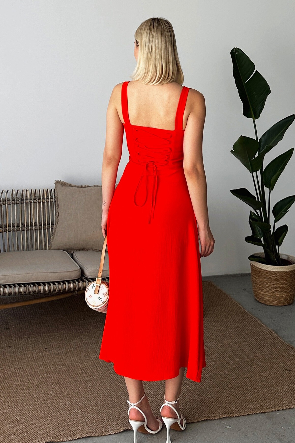 Turuncu Önü Büzgülü Yırtmaçlı Arkası Bağcıklı Kalın Askılı Elbise