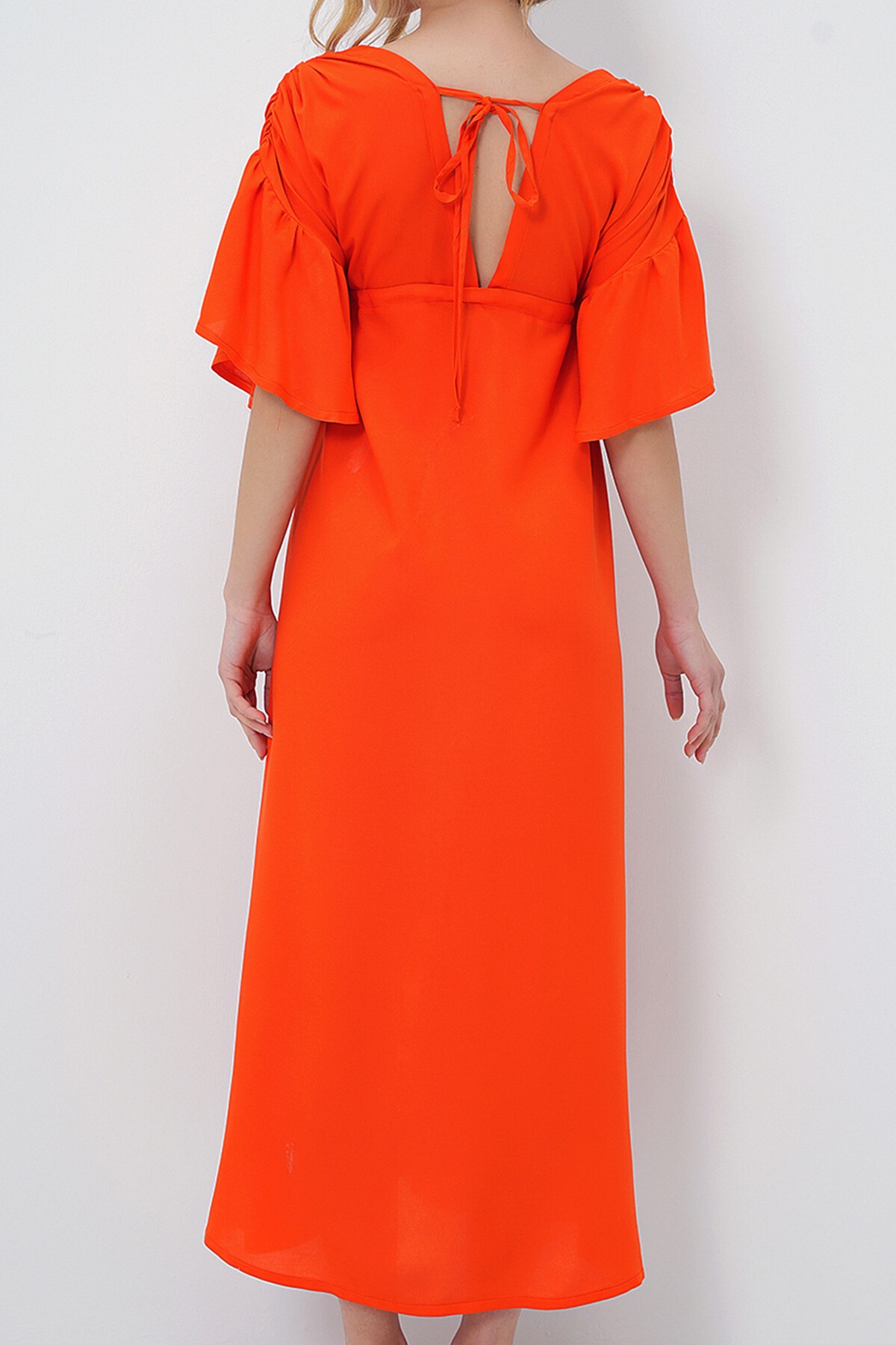 Turuncu V Yaka Sırt Dekolteli Bağlama Detaylı Önü Düğmeli Yazlık Poplin Elbise