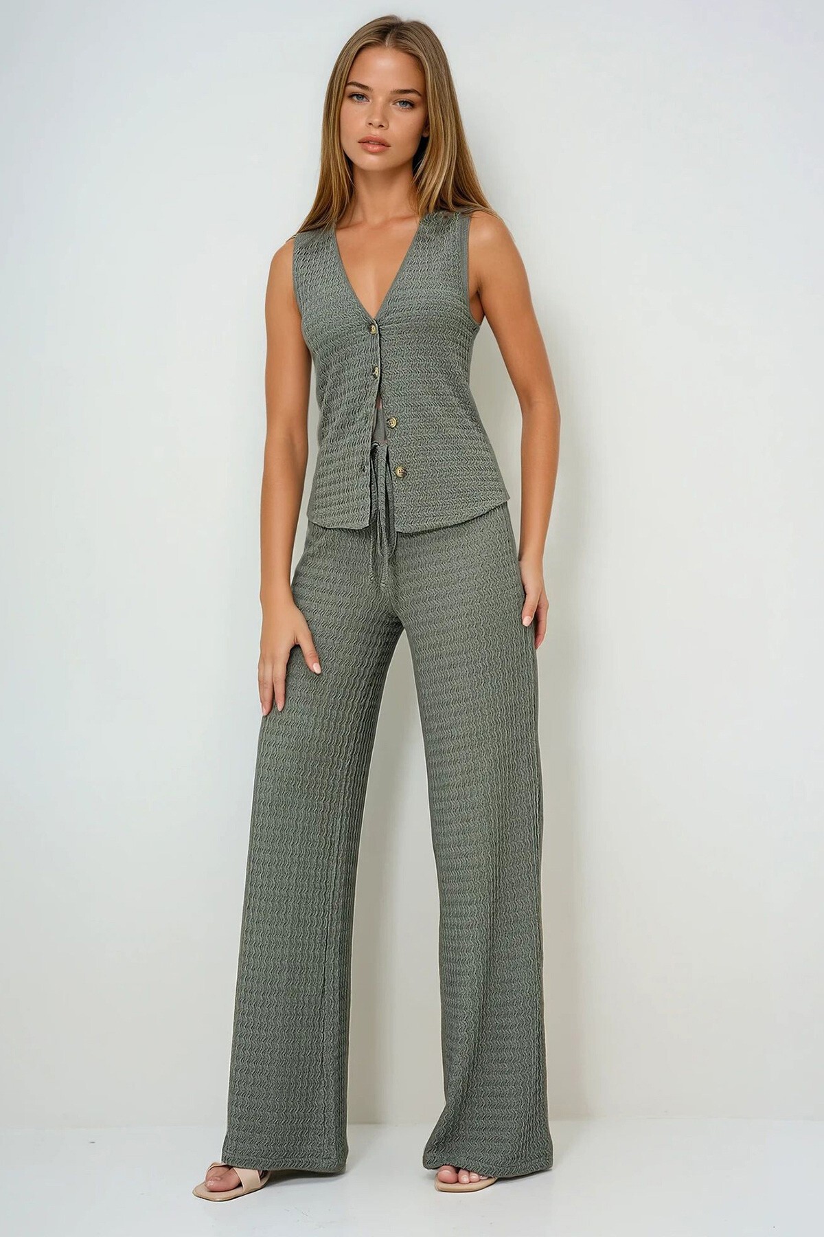 V Yaka Düğmeli Yelek Ve Pantolon Takım