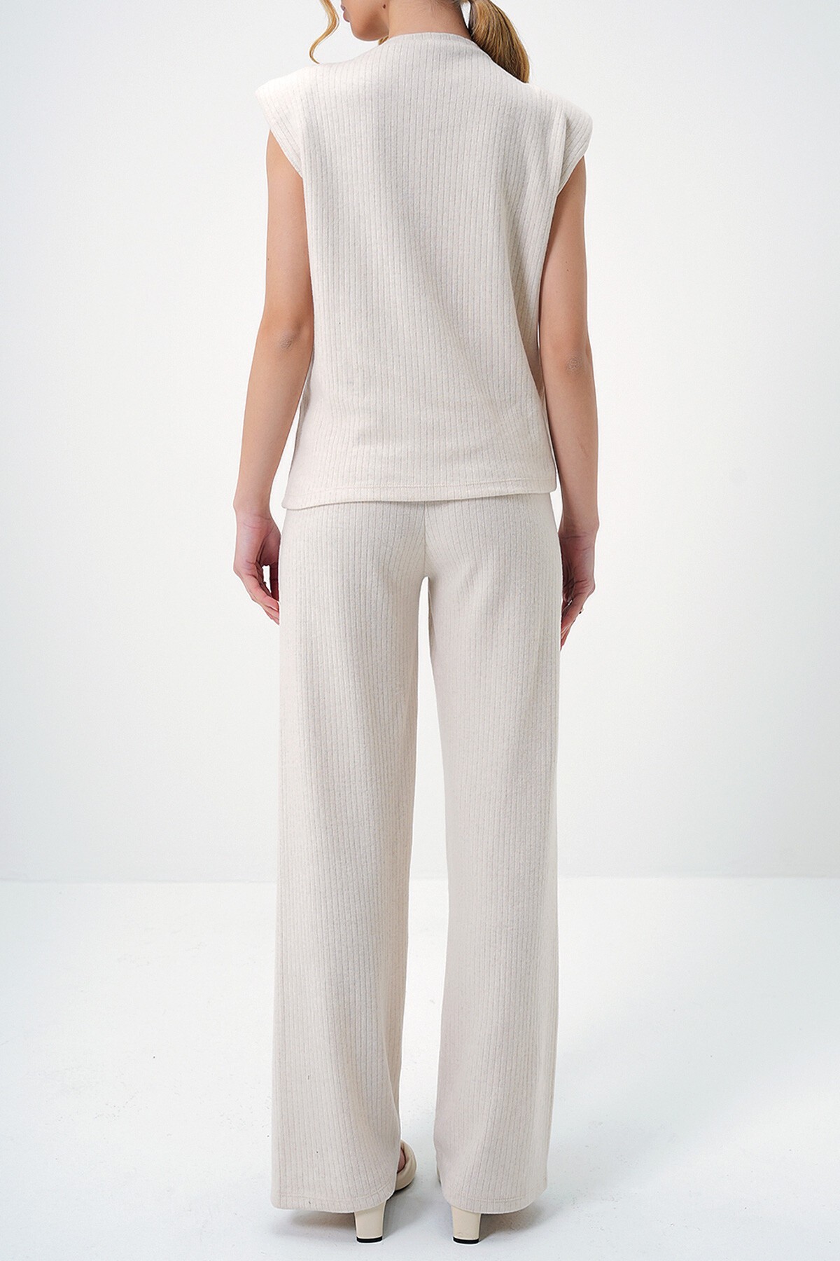Vanilya Bisiklet Yaka İnterlok Kumaş Kolsuz Bluz Ve Pantolon Takım