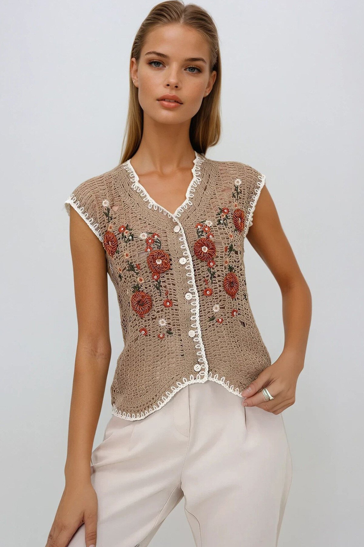 Vizon Delik Ajurlu Kabartma Nakışlı Triko Yelek