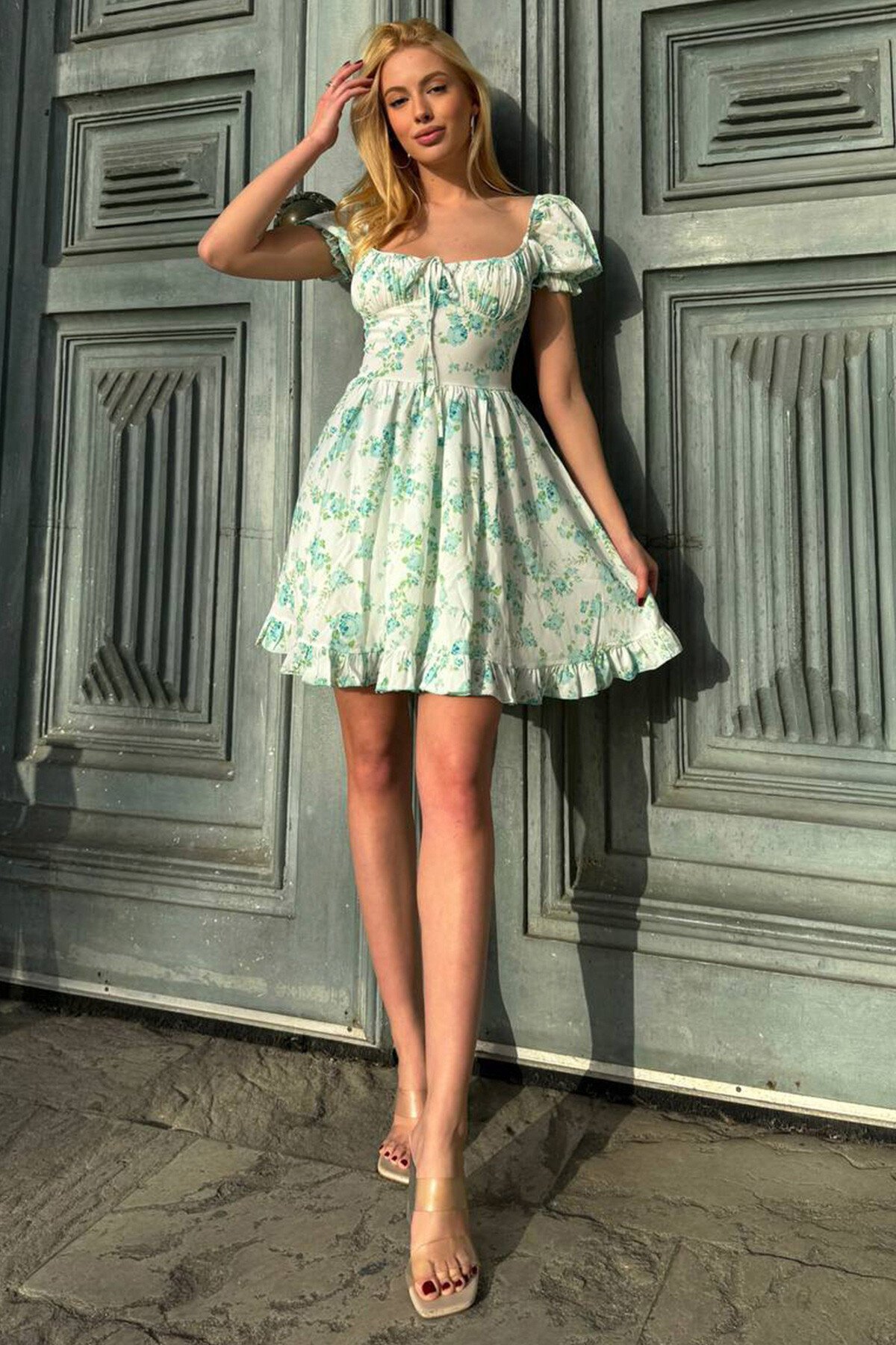 Yeşil Fırfır Detaylı Kare Yaka Çiçek Desenli Mini Elbise