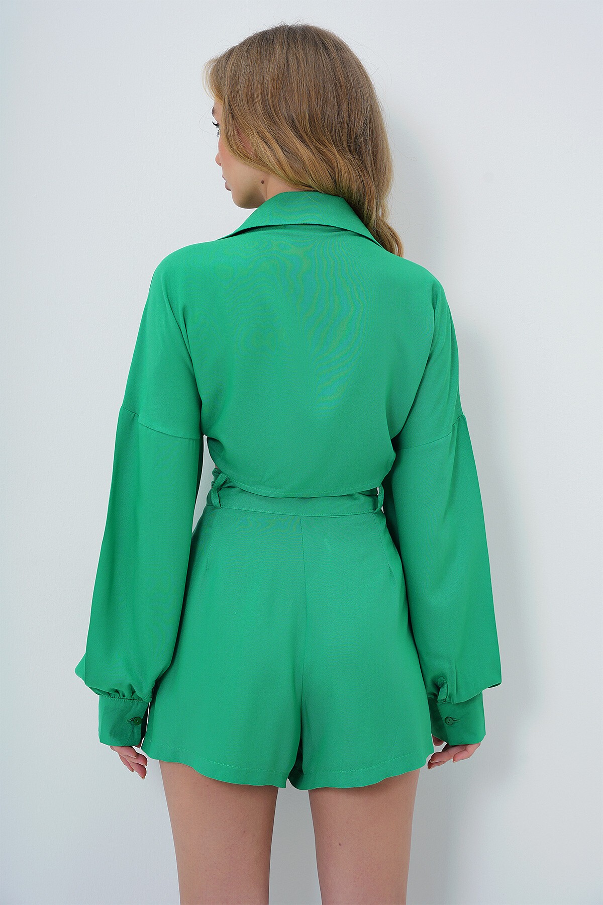 Yeşil Gömlek Yaka Bağlama Detaylı Dokuma Kruvaze Bluz Ve Çift Cepli Şort Takım