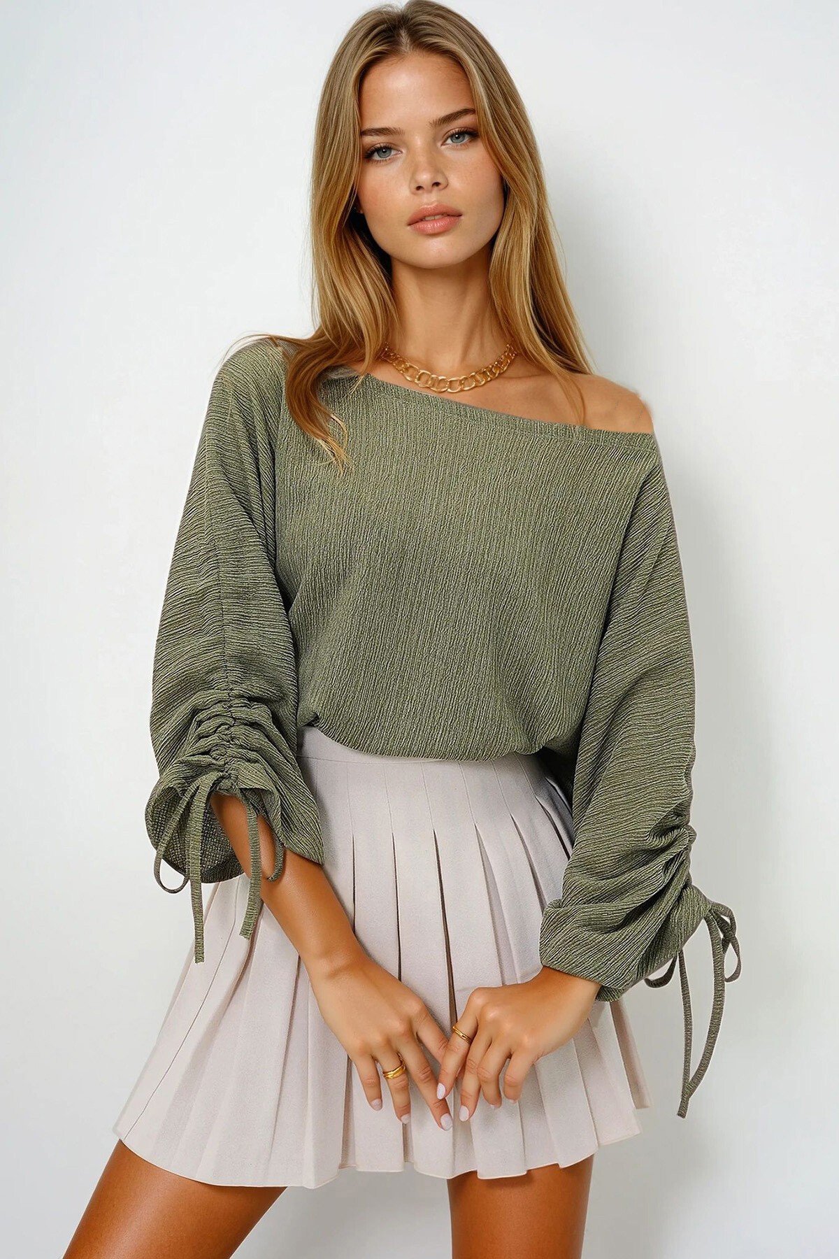 Yeşil Kayık Yaka Kolları Büzgü Ve Bağlama Detaylı Örme Krep Bluz