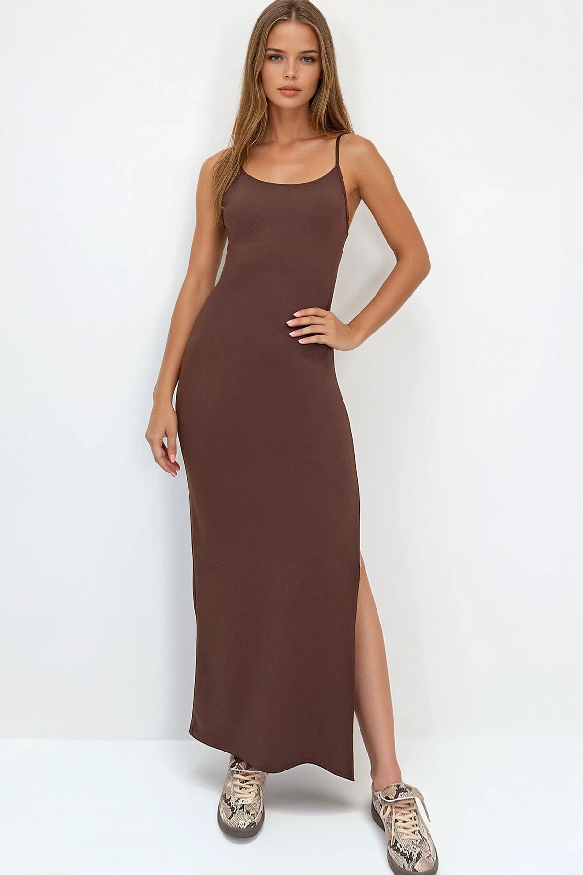 Acı Kahve Askılı Sırt Dekolteli  Yırtmaçlı Örme Krep Elbise