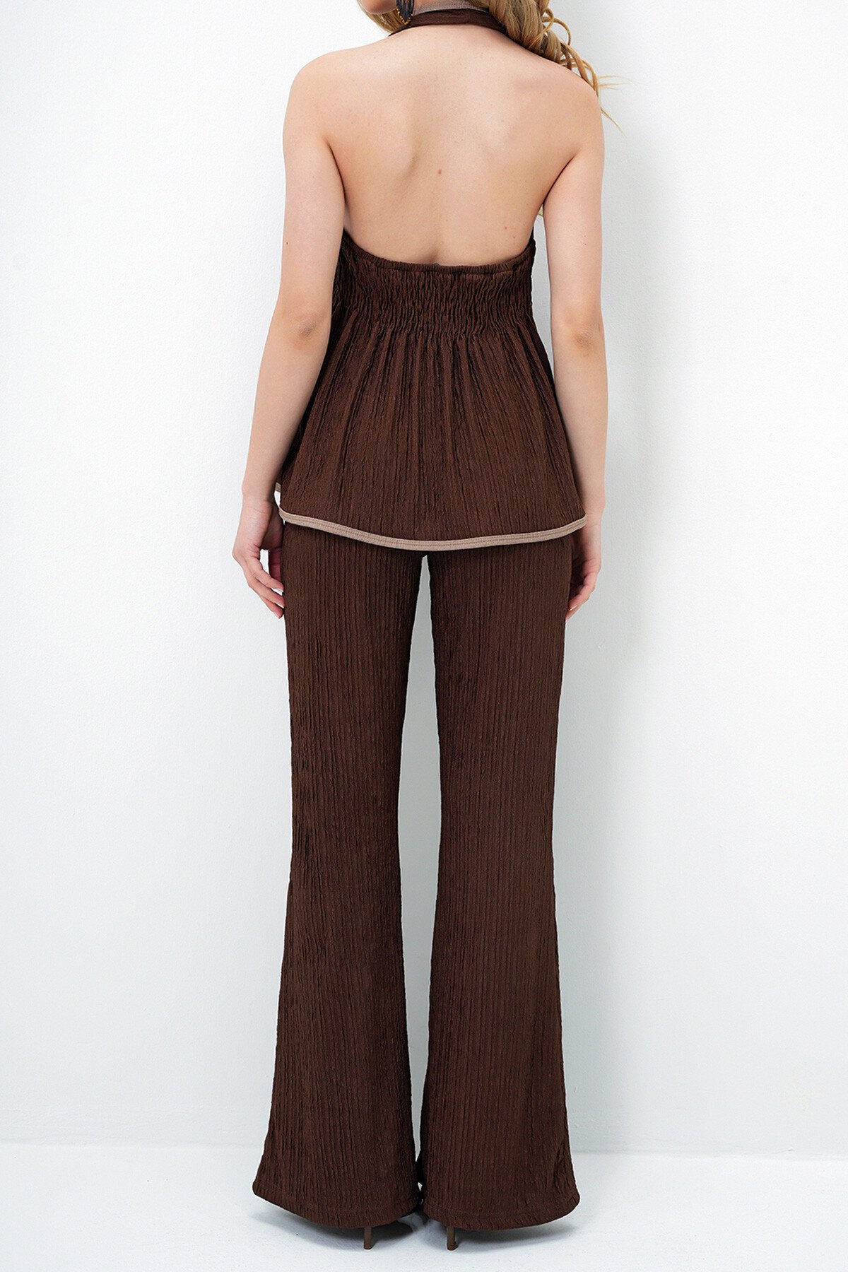 Acı Kahve Sırt Dekolteli Biye Ve Fiyonk Detaylı Bürümcük Bluz Ve Pantolon Takım