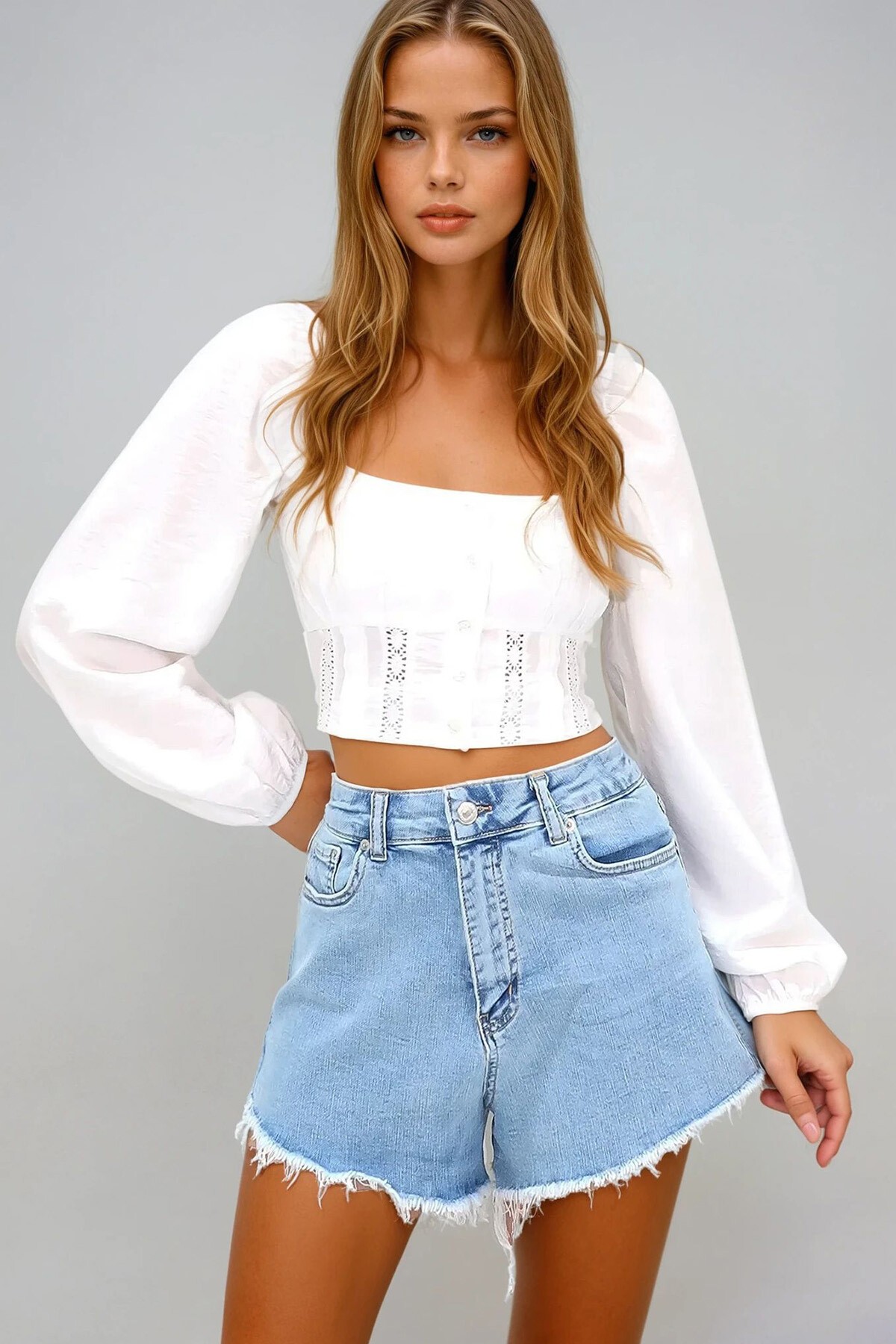 Açık Mavi 5 Cepli Yıpratmalı Taşlanmış Jean Mini Şort