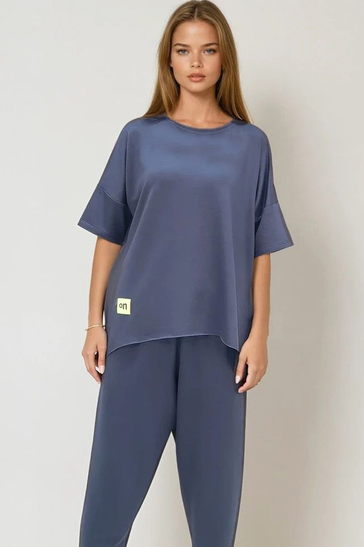 Antrasit Bisiklet Yaka Asimetrik Kesim Armalı Bluz Ve Pantolon Takım