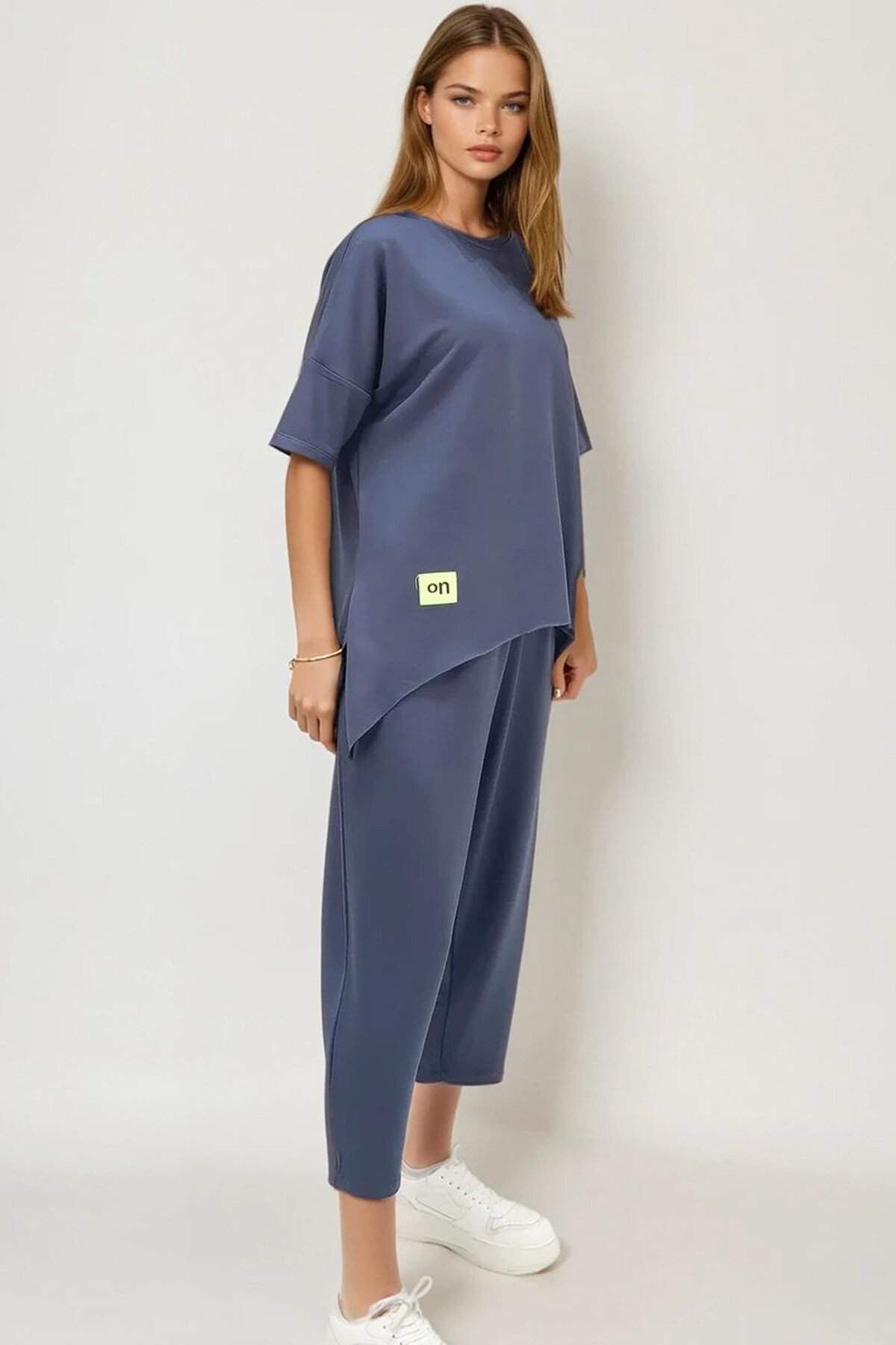 Antrasit Bisiklet Yaka Asimetrik Kesim Armalı Bluz Ve Pantolon Takım