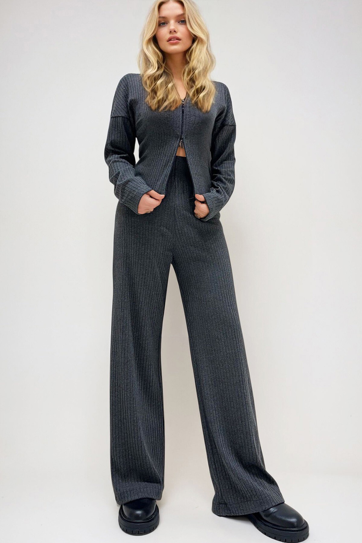 Antrasit Dik Yaka Önü Çift Yön Fermuarlı Bluz Ve Palazzo Pantolon Takım