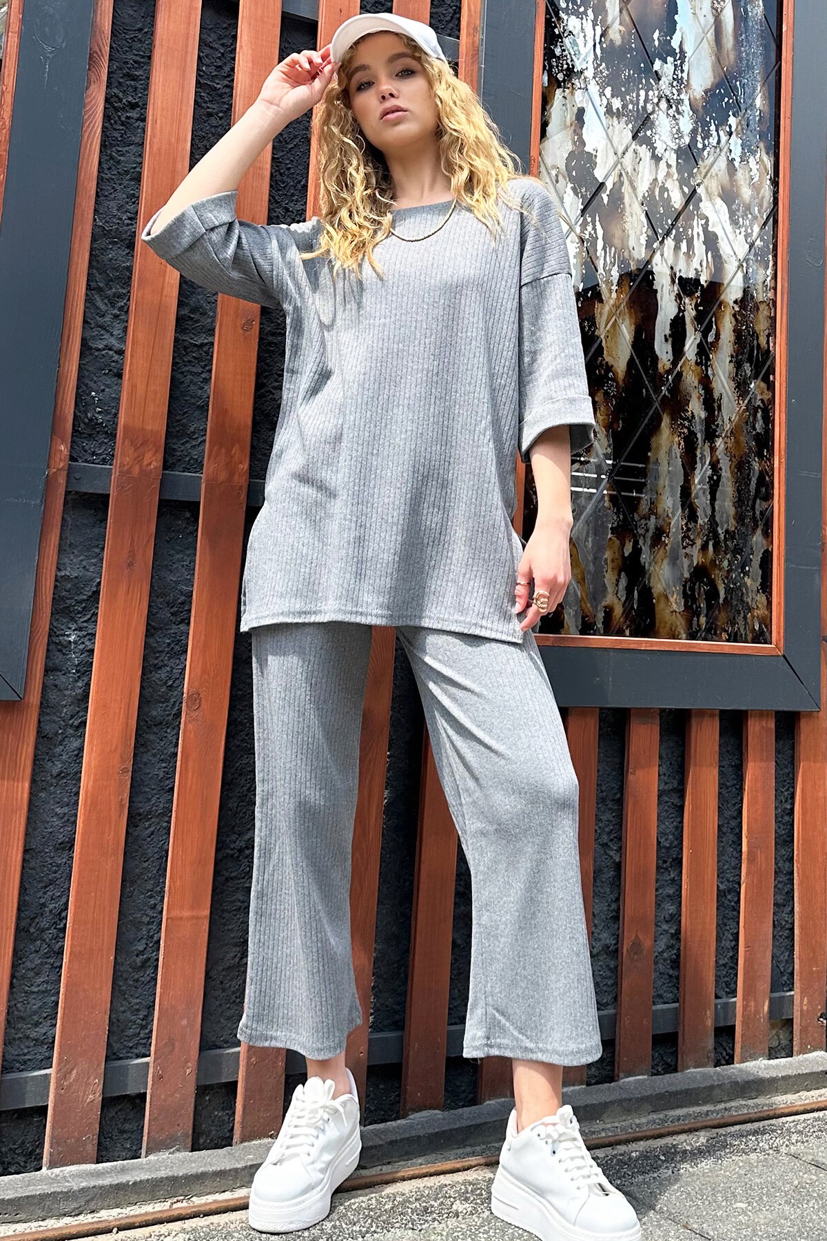 Antrasit Yırtmaçlı Boyfriend T-Shirt Ve Pantolon İnterlok Takım