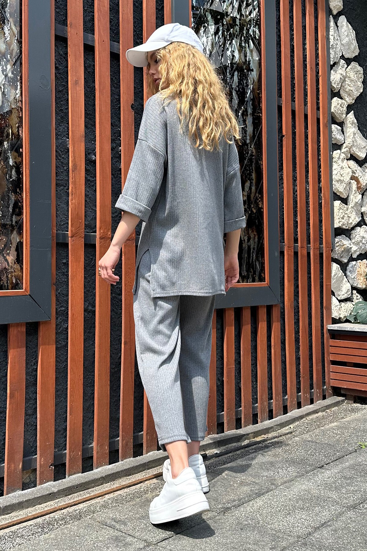 Antrasit Yırtmaçlı Boyfriend T-Shirt Ve Pantolon İnterlok Takım