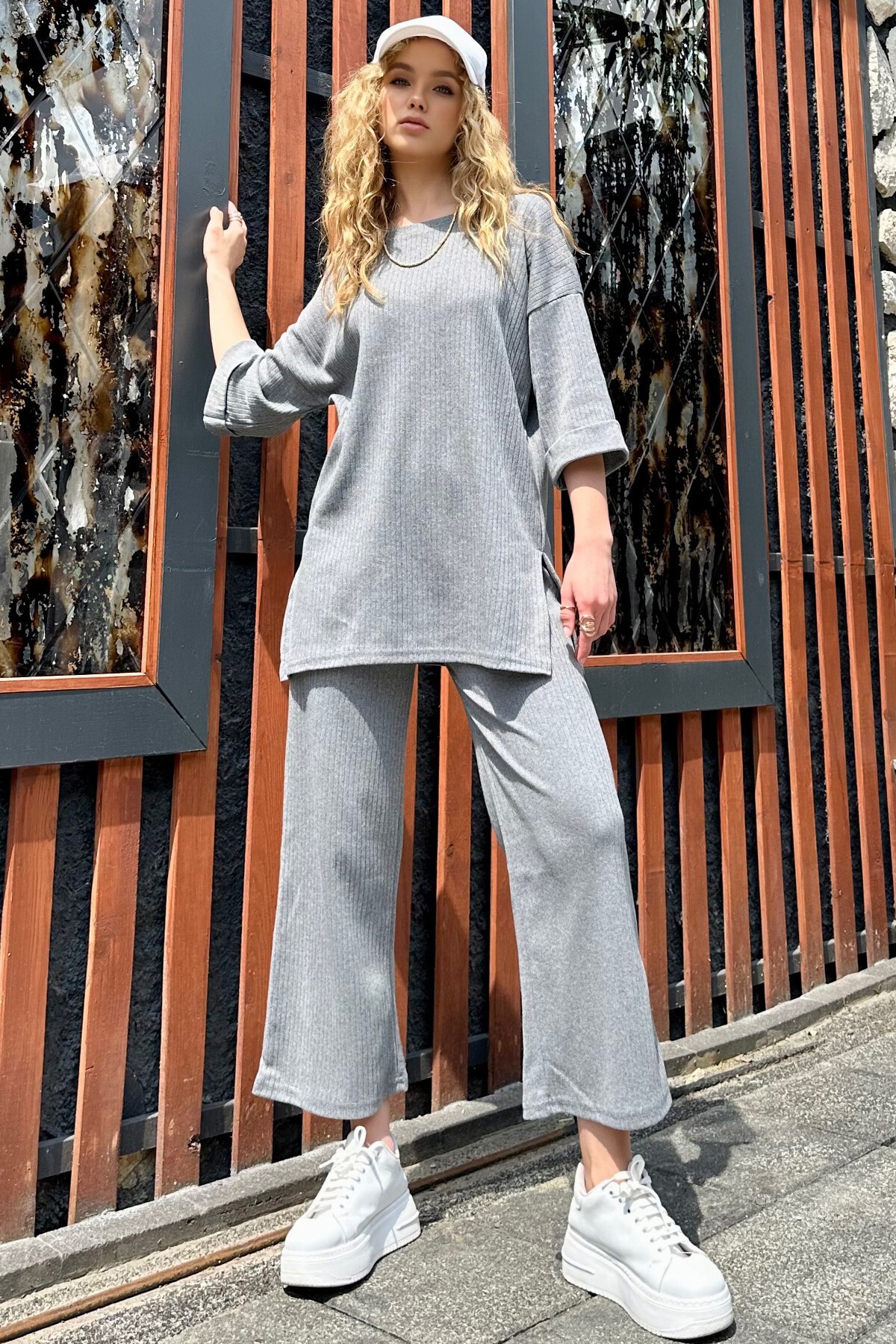 Antrasit Yırtmaçlı Boyfriend T-Shirt Ve Pantolon İnterlok Takım