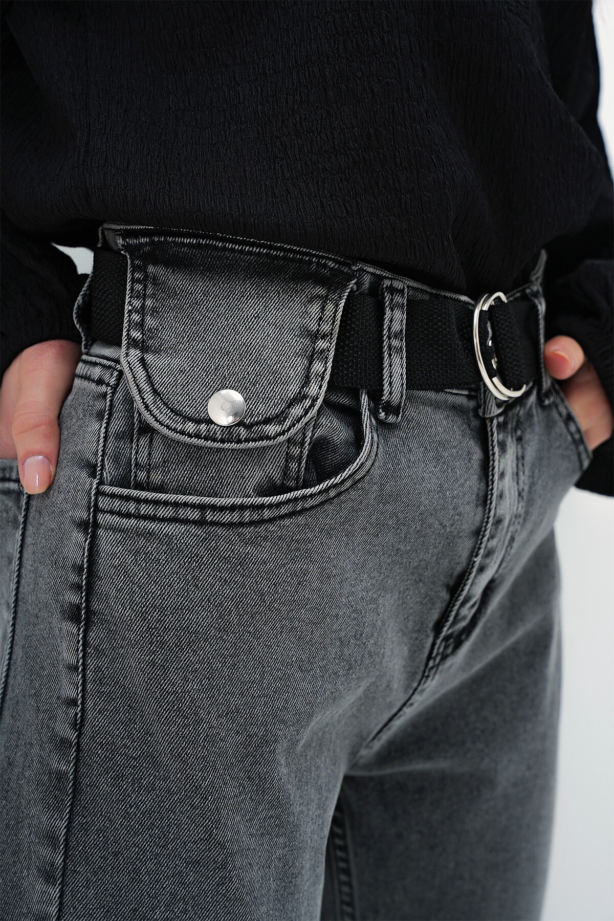 Antrasit Yüksek Bel Cep Detaylı Kemerli Jean Pantolon