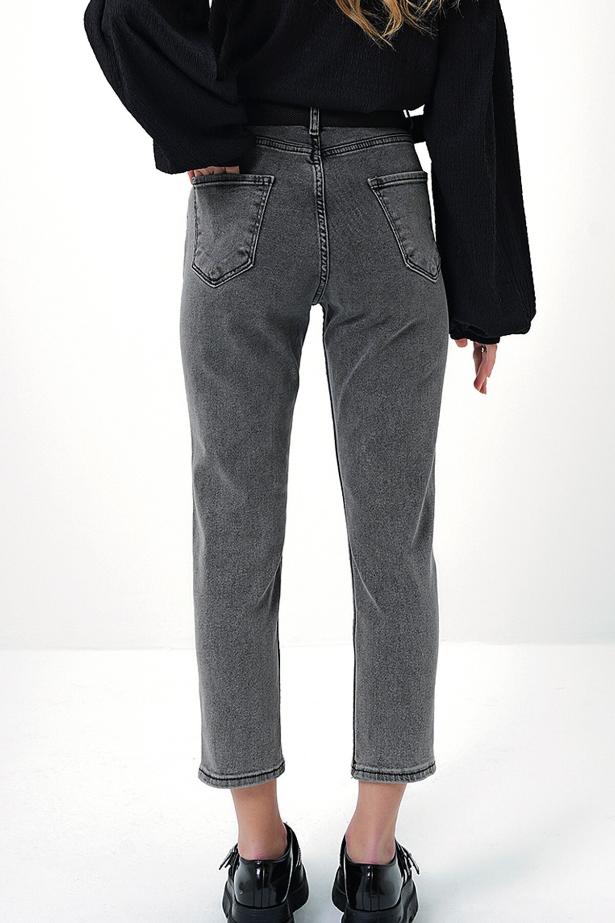 Antrasit Yüksek Bel Cep Detaylı Kemerli Jean Pantolon