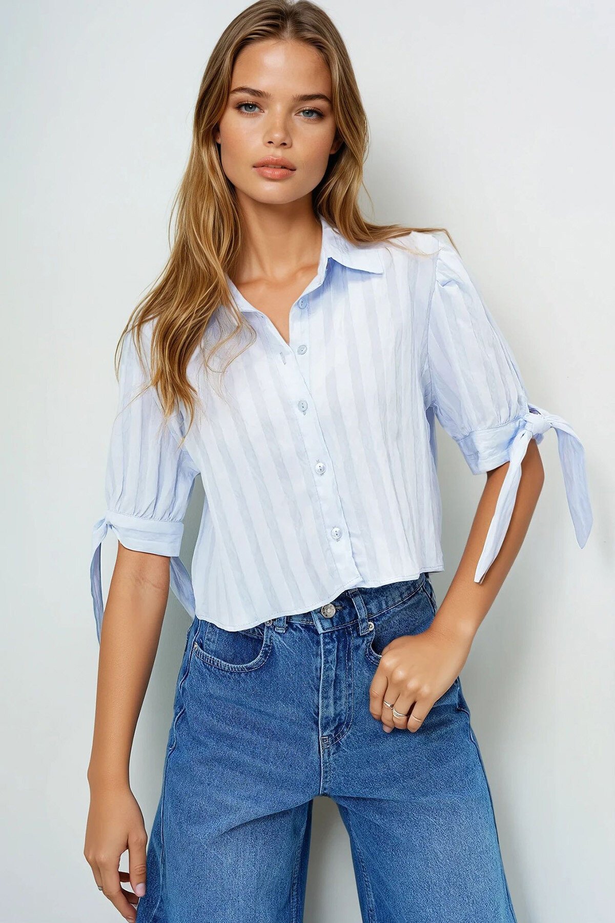 Bebe Mavi Kendinden Desenli Kolları Bağlamalı Dokuma Crop Gömlek