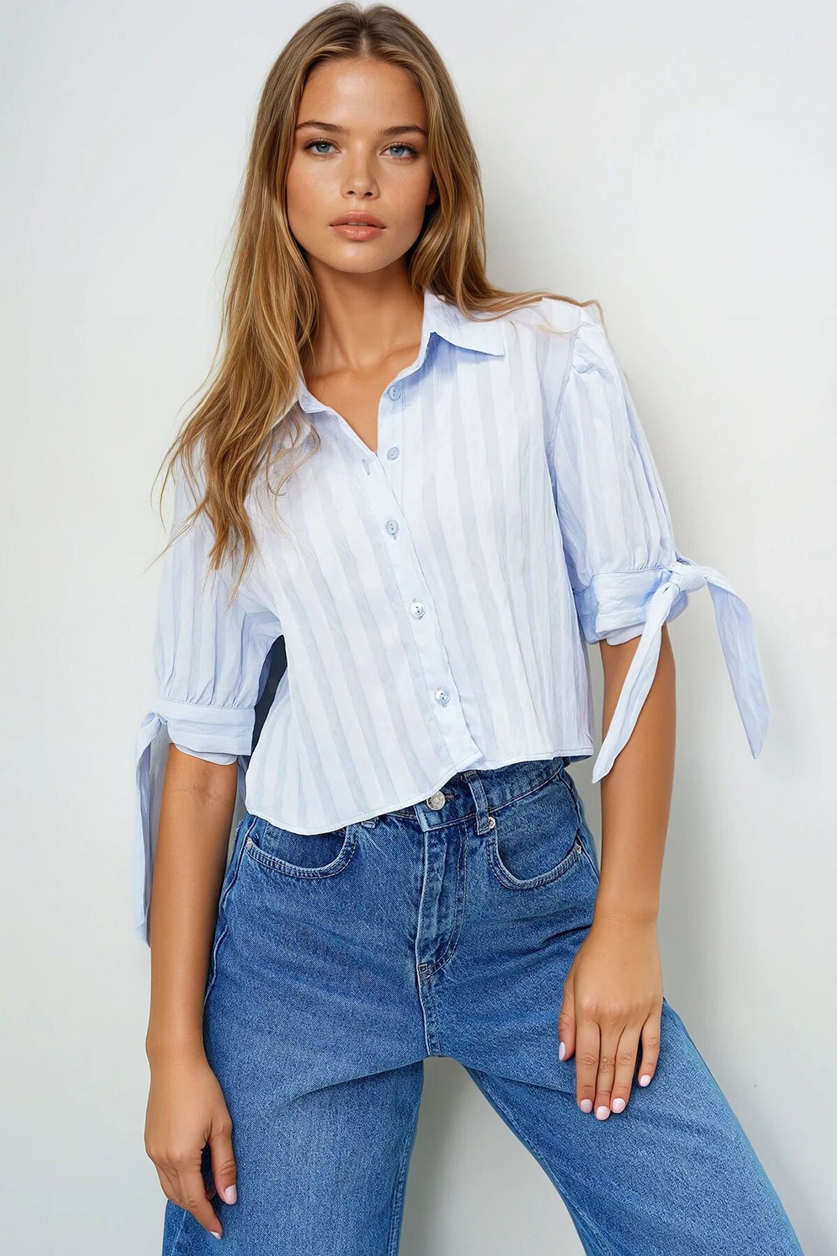 Bebe Mavi Kendinden Desenli Kolları Bağlamalı Dokuma Crop Gömlek