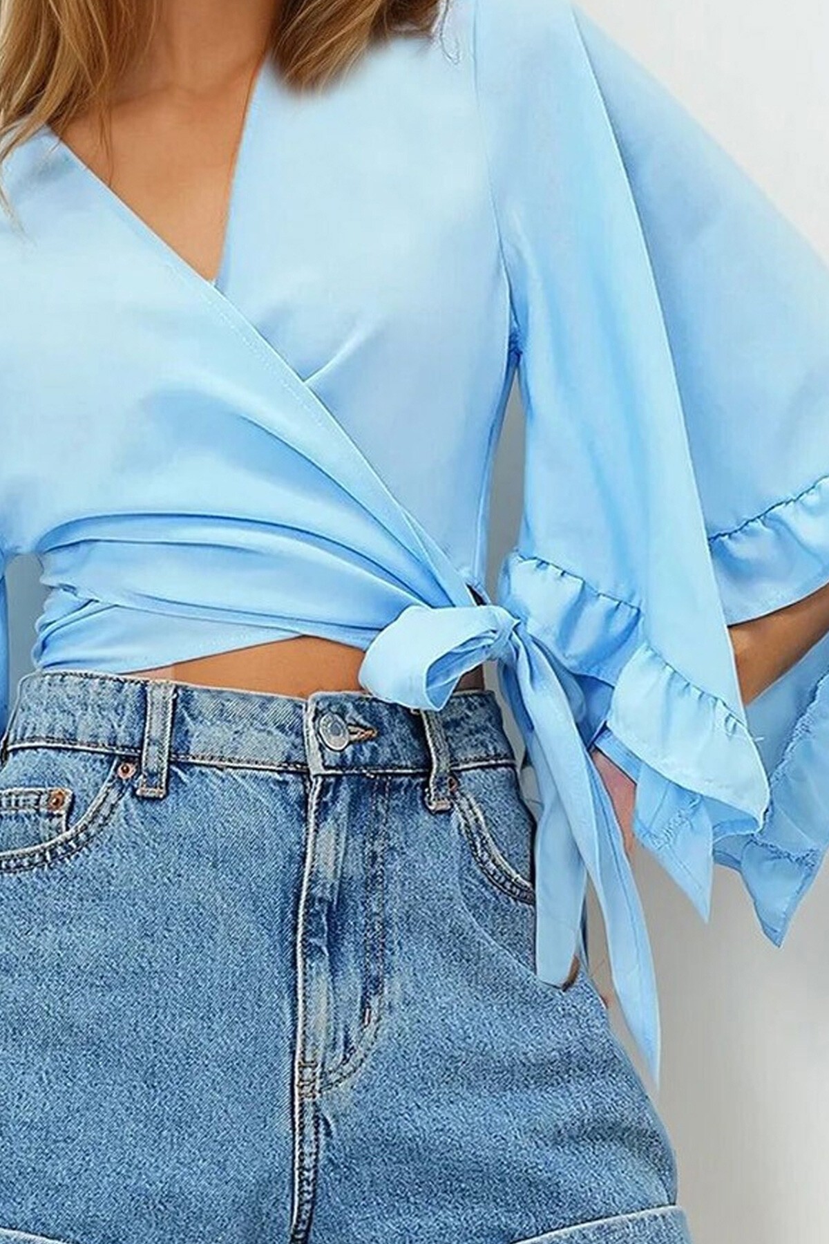 Bebe Mavi Kolları Fırfırlı Poplin Crop Dokuma Bluz