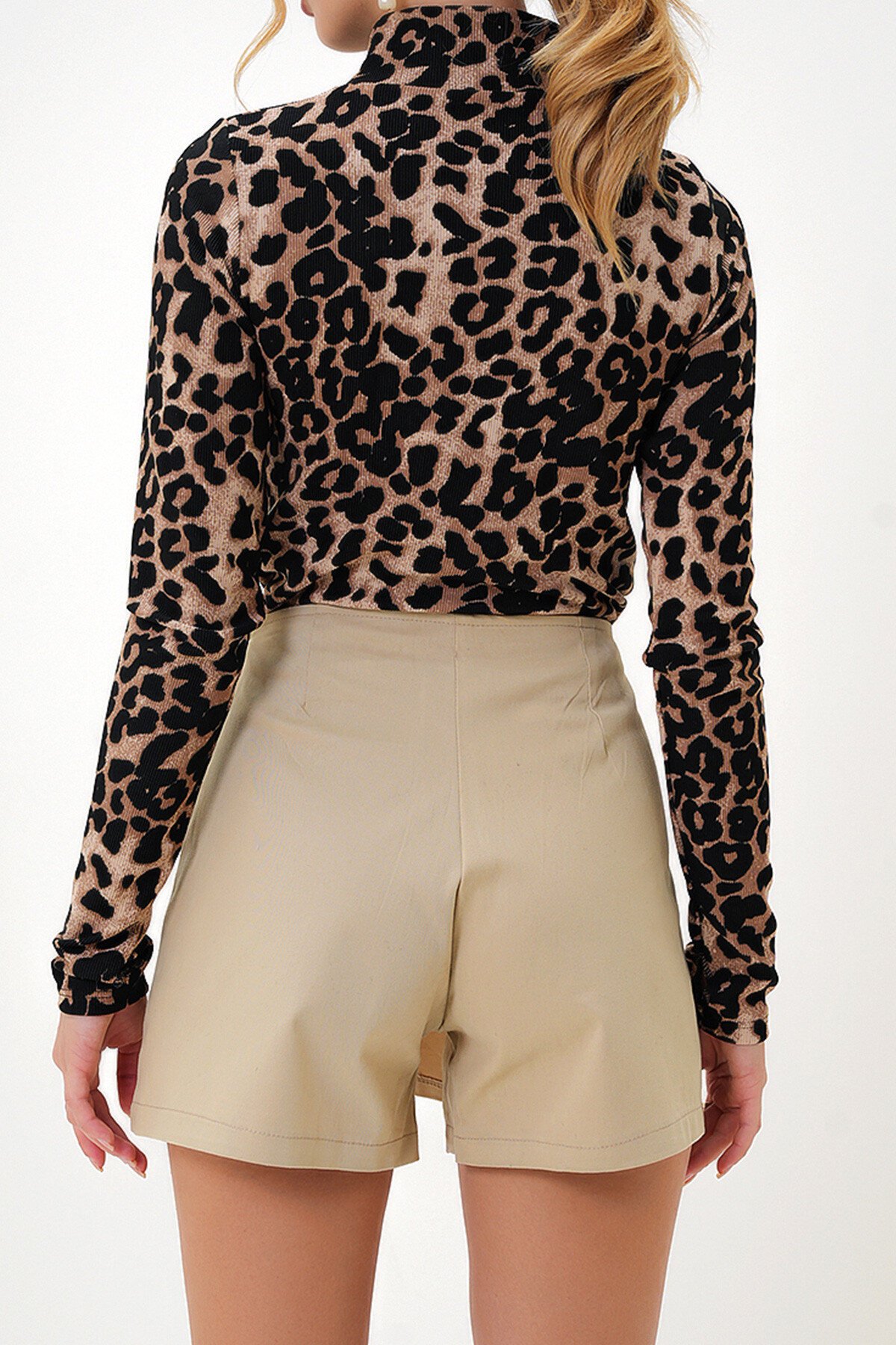 Bej Bağlama Detaylı Gabardin Mini Şort Etek