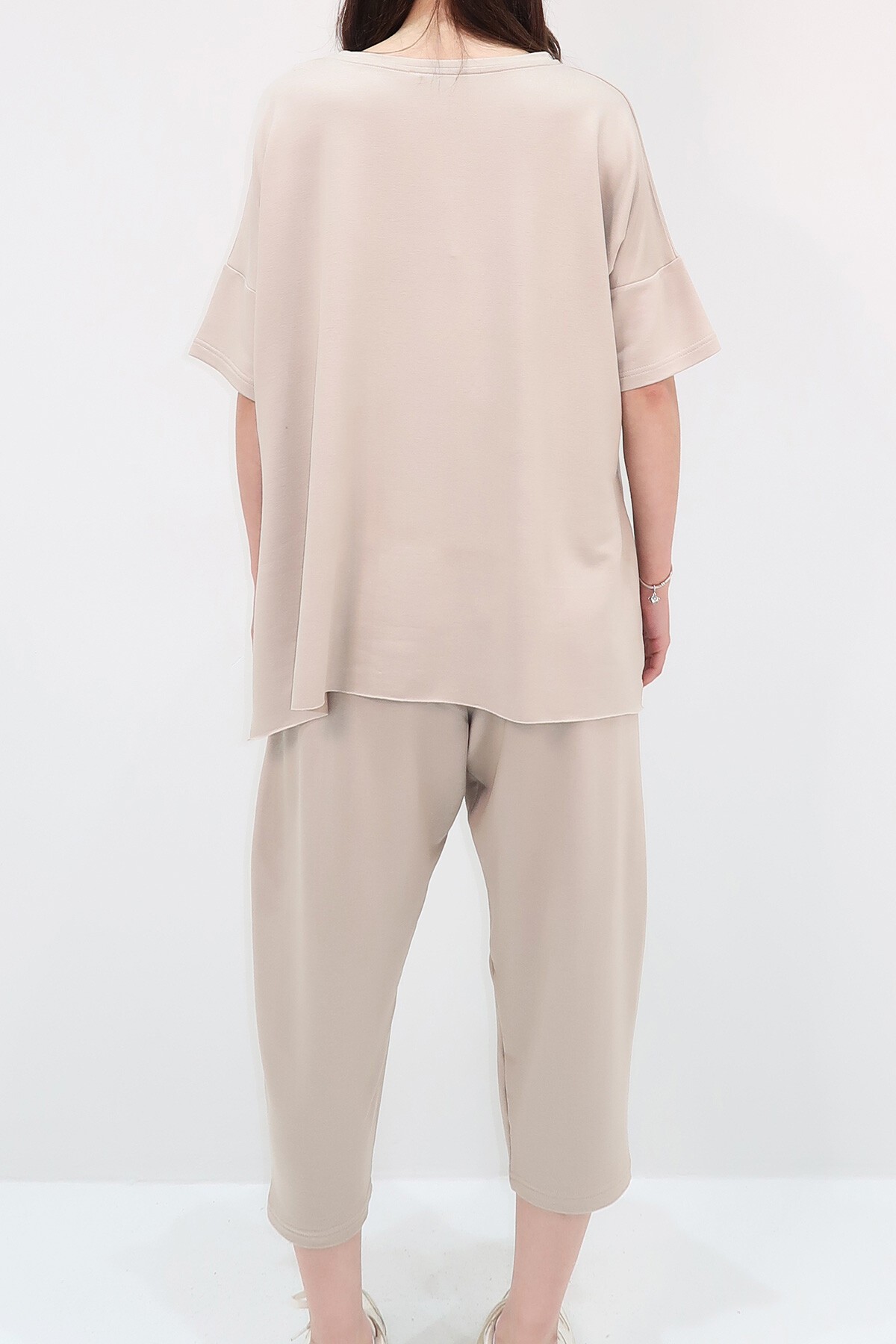 Bej Bisiklet Yaka Asimetrik Kesim Armalı Bluz Ve Pantolon Takım