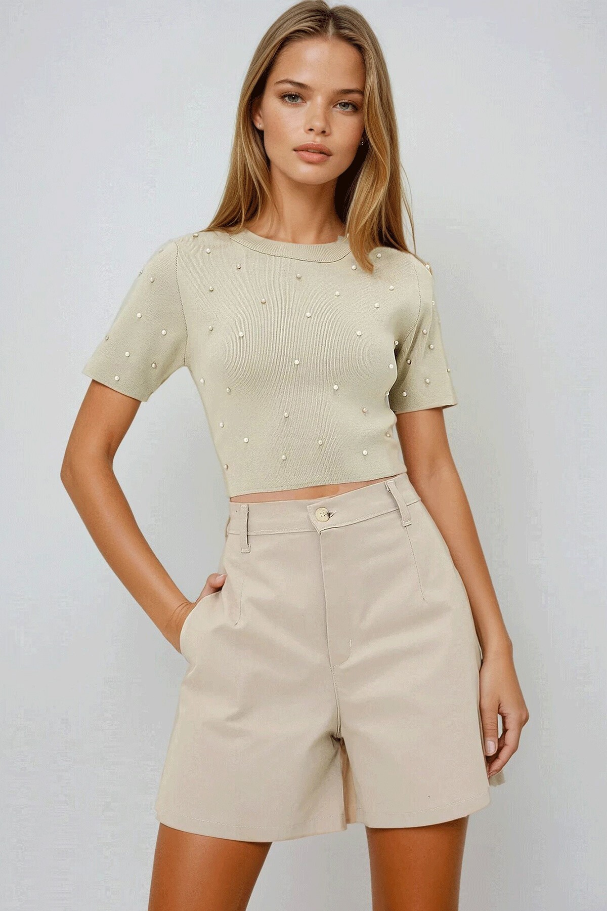 Bej Bisiklet Yaka İnci Çakımlı  Triko Crop Bluz