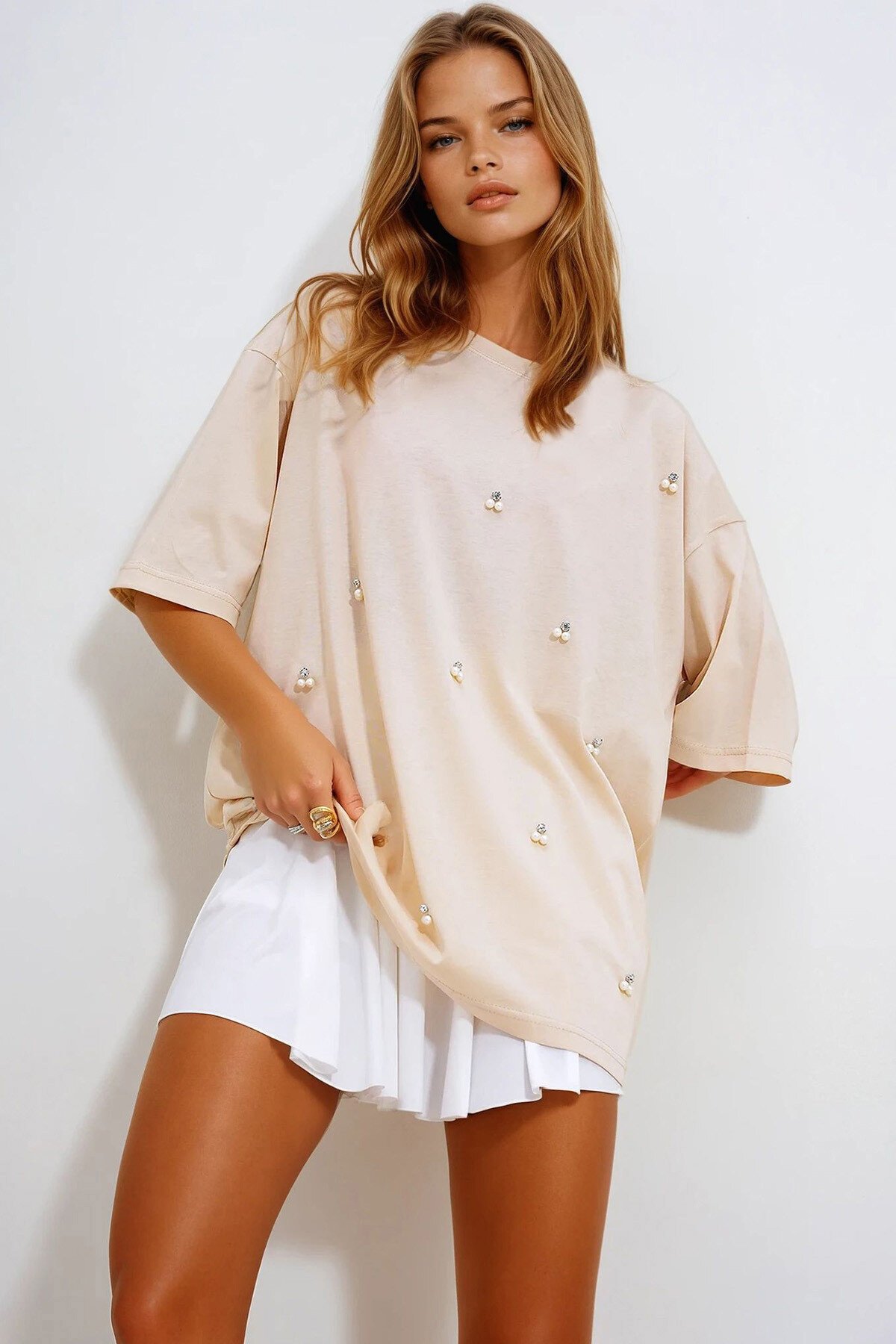 Bej Bisiklet Yaka Oversize İnci Ve Taş İşlemeli T Shirt
