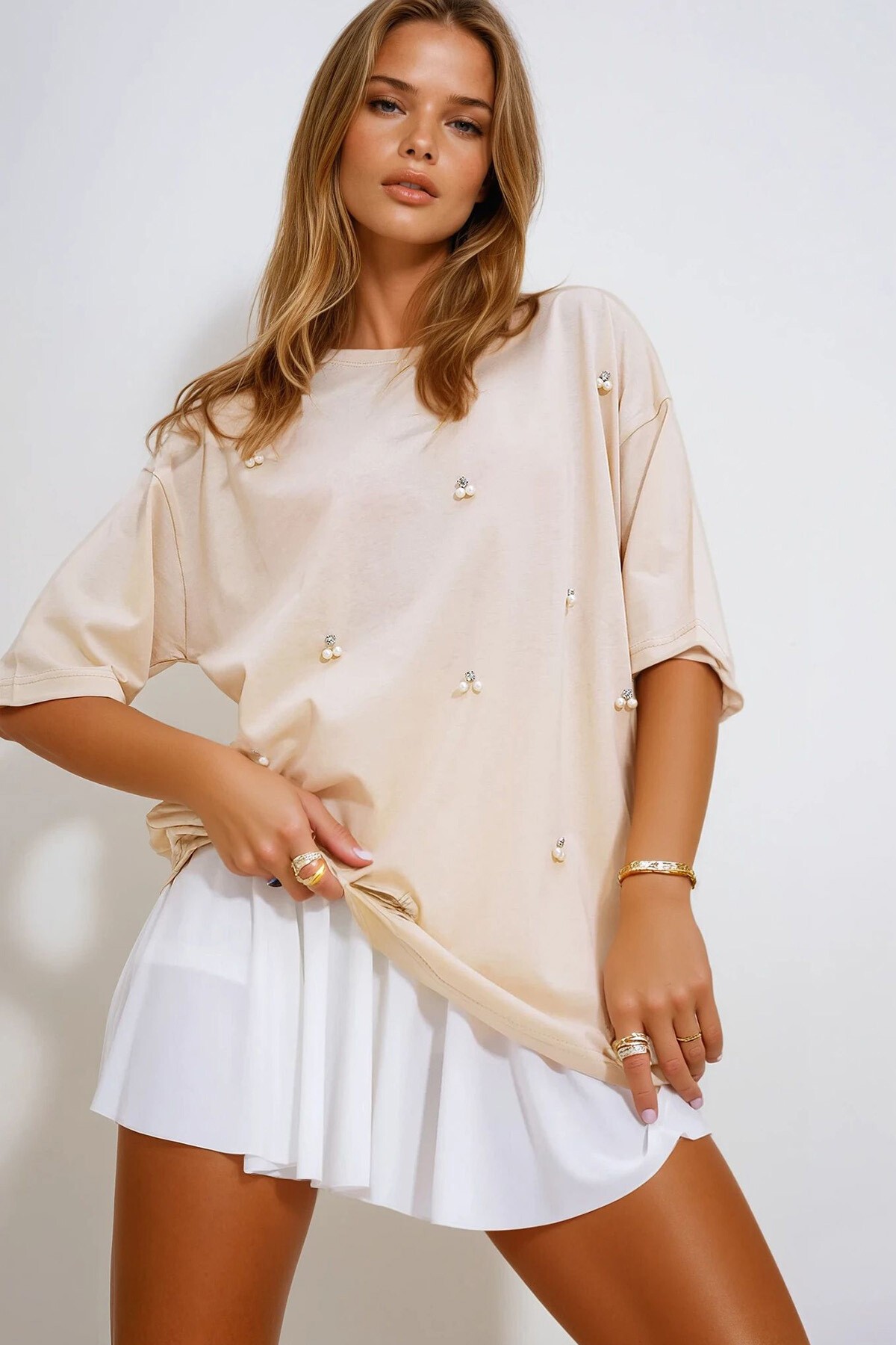 Bej Bisiklet Yaka Oversize İnci Ve Taş İşlemeli T Shirt