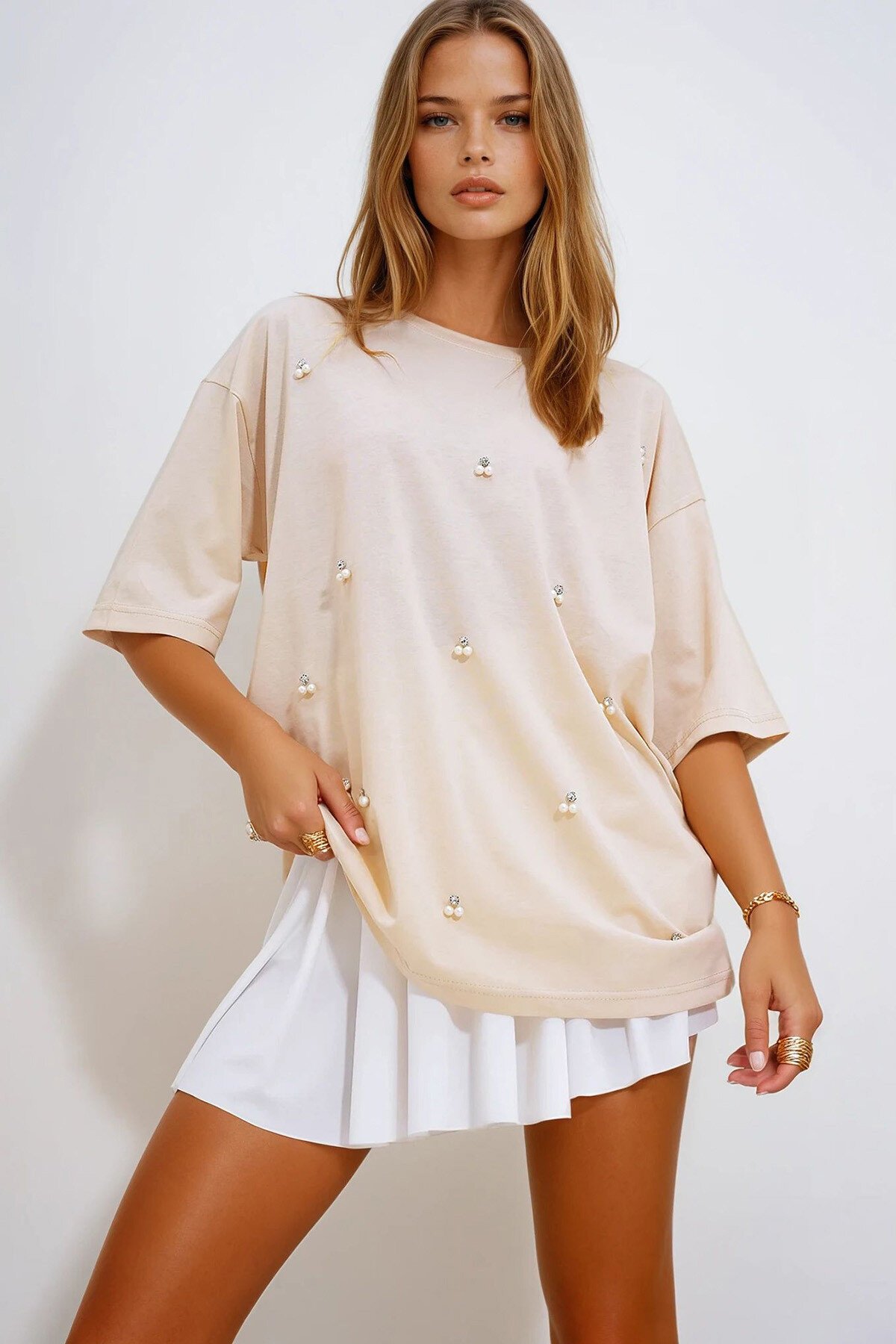 Bej Bisiklet Yaka Oversize İnci Ve Taş İşlemeli T Shirt