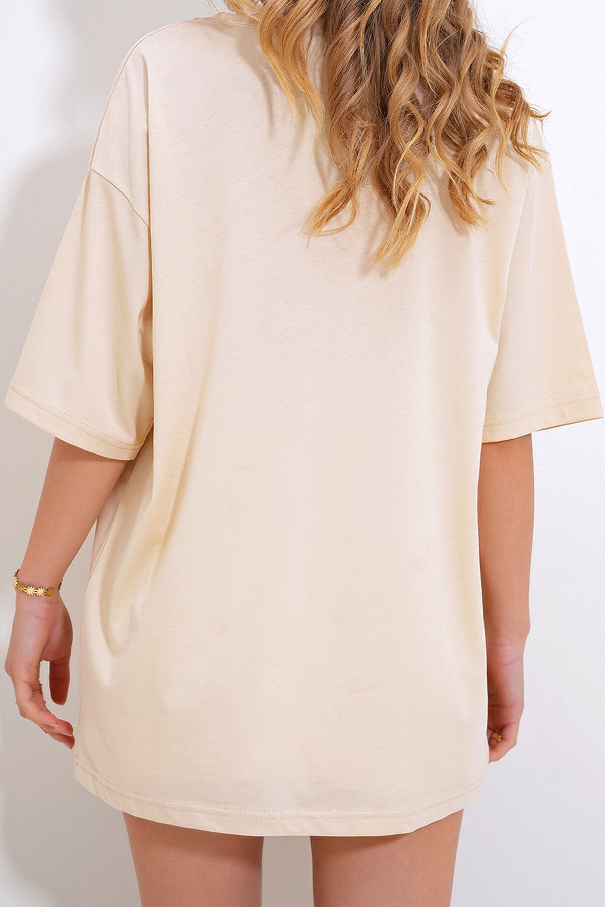 Bej Bisiklet Yaka Oversize İnci Ve Taş İşlemeli T Shirt