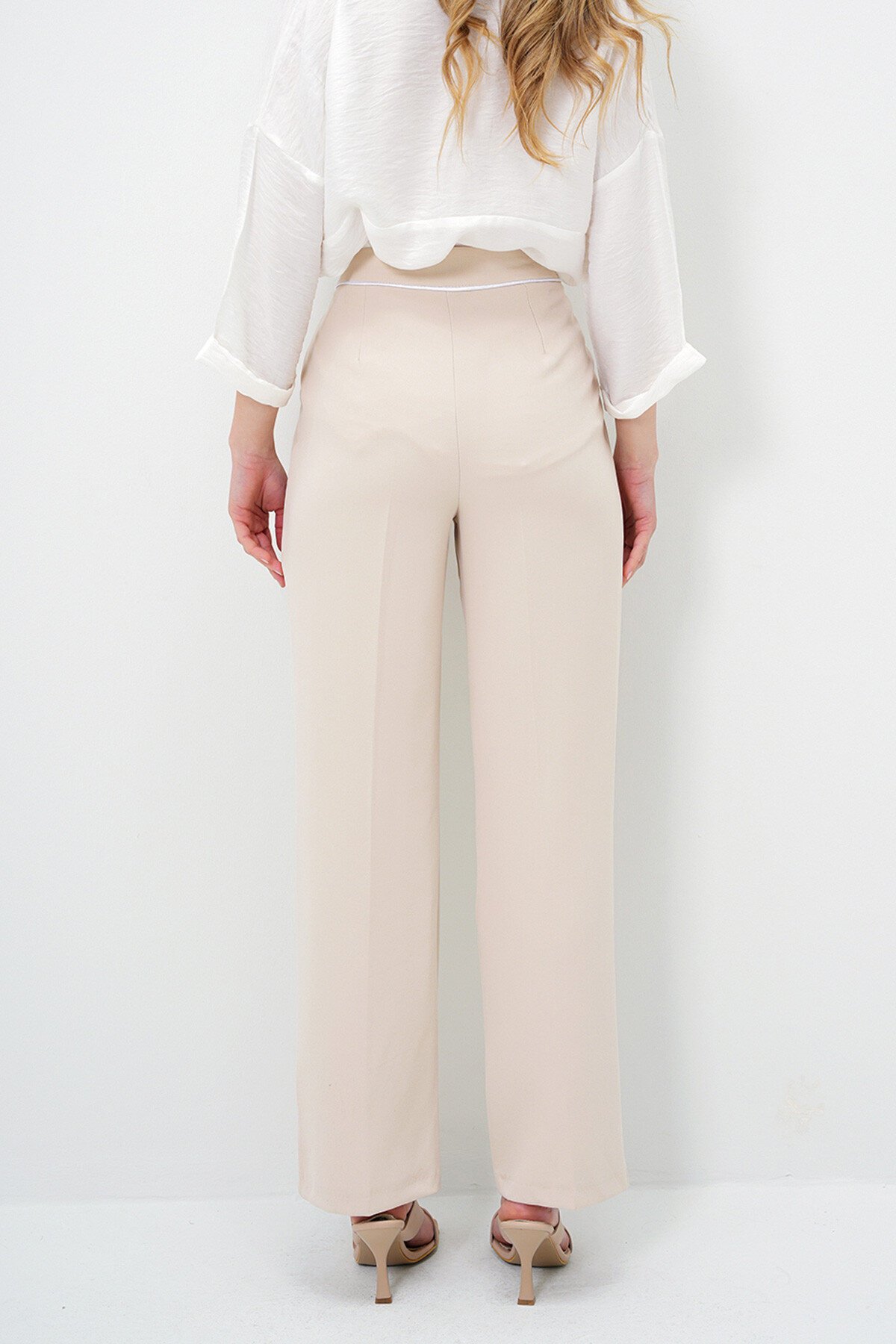 Bej Çift Cepli Biye Detaylı Piliseli Palazzo Dokuma Pantolon