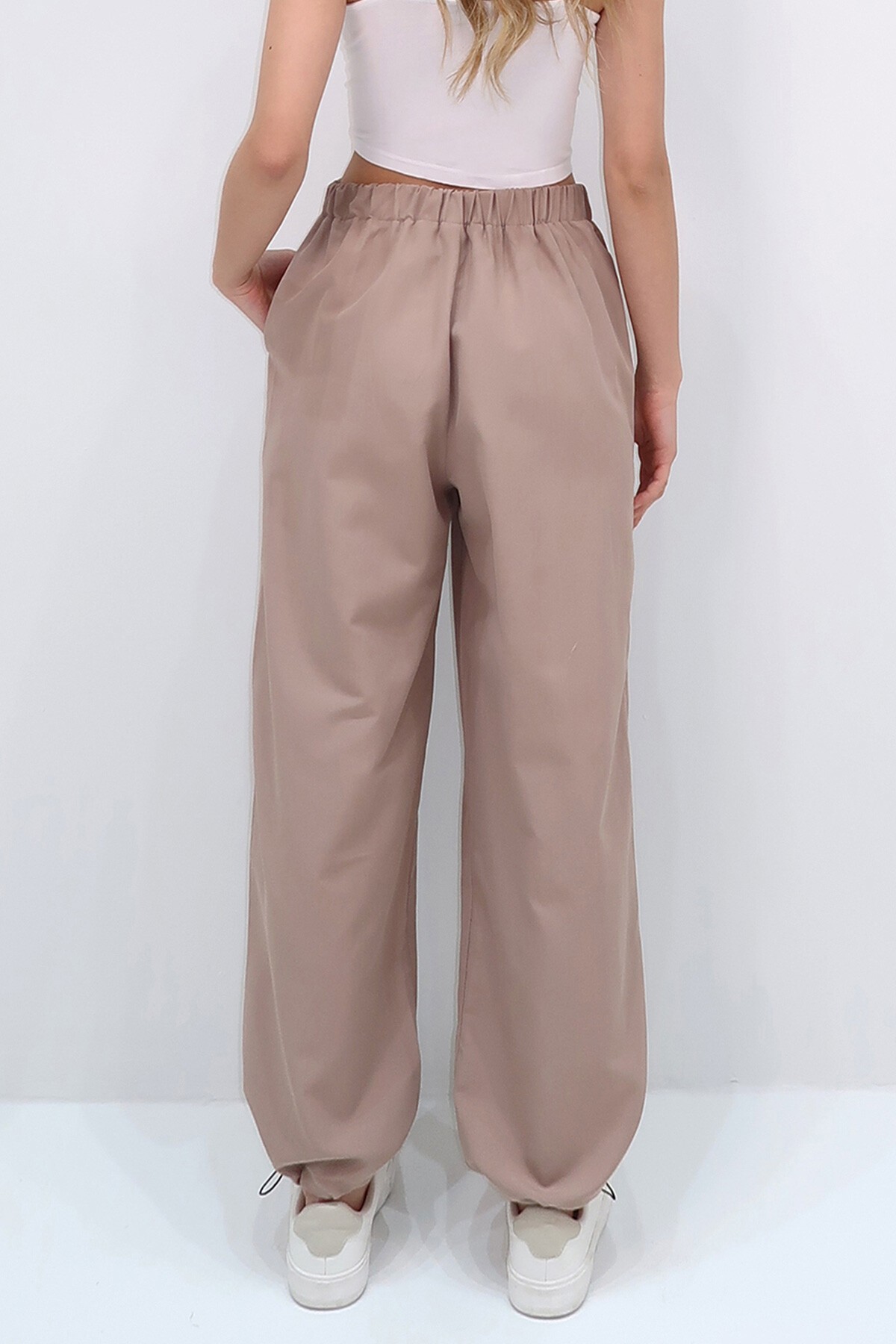 Bej Çift Cepli Paçası Lastikli Kemer Detaylı Yazlık Jogger Pantolon