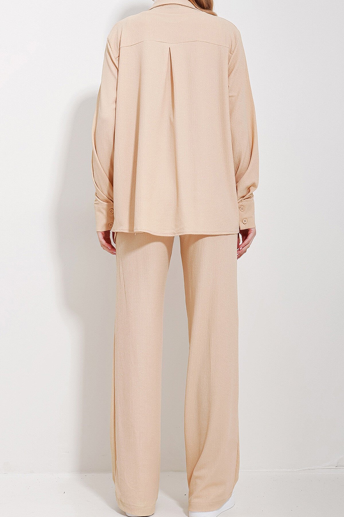 Bej Crop Atlet Gömlek Ve Pantolonlu Takım