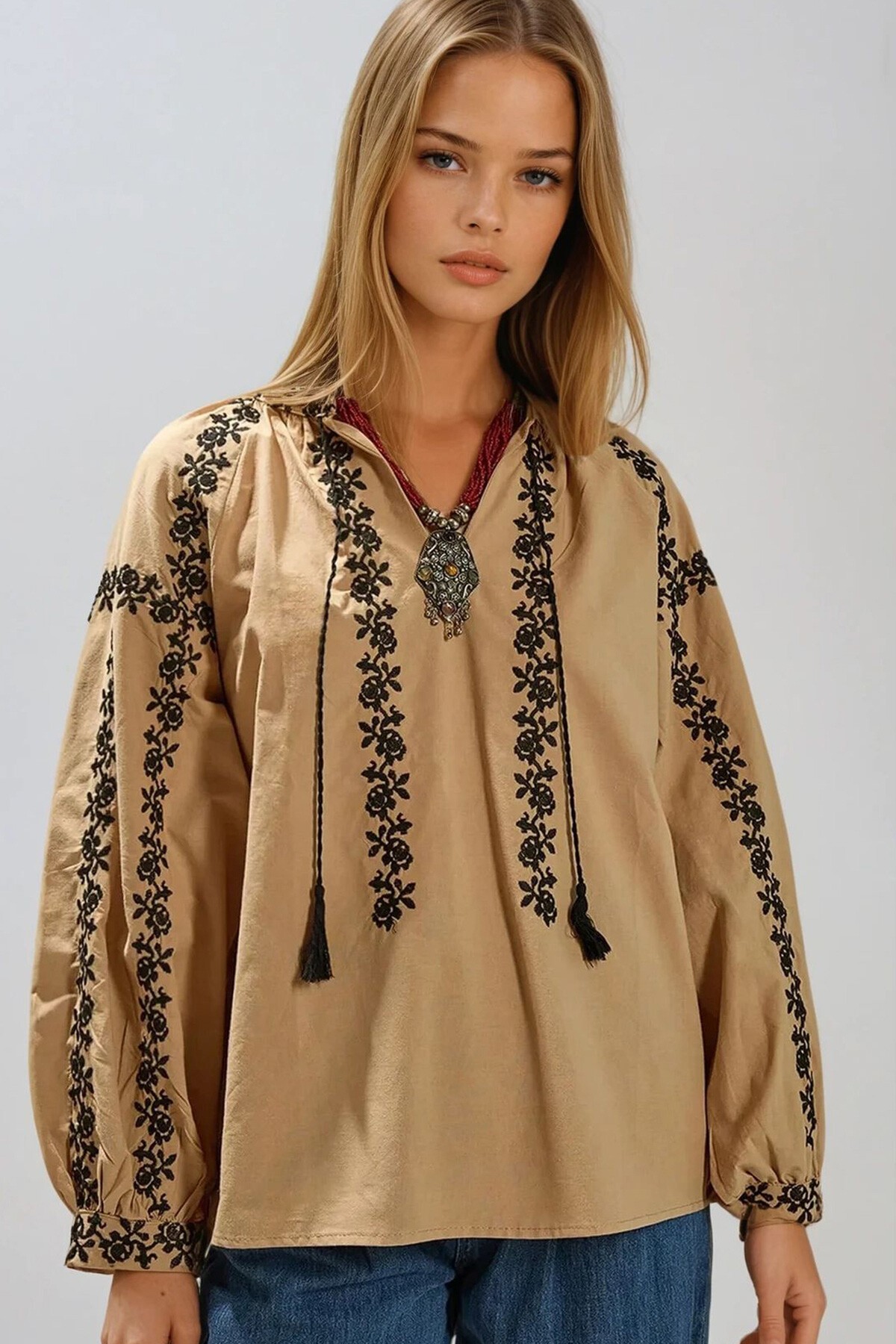 Bej Etnik Desenli Balon Kol Önü Bağlamalı V Yaka Bluz