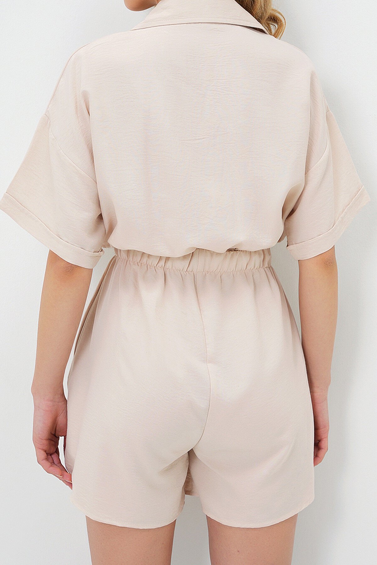 Bej Gömlek Yaka Tek Cepli Beli Büzgülü Aerobin Şort Tulum